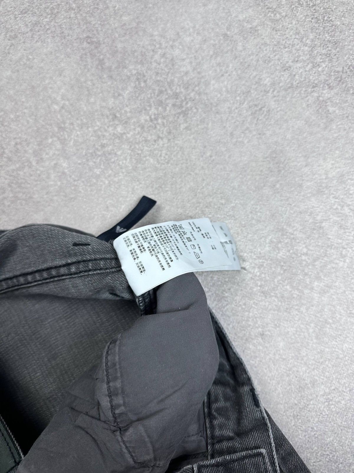 Emporio Armani Vintage Emporio Armani Metal Logo Grey Baggy Jeans Rare 30 Size US 30 / EU 46 - 12 Thumbnail