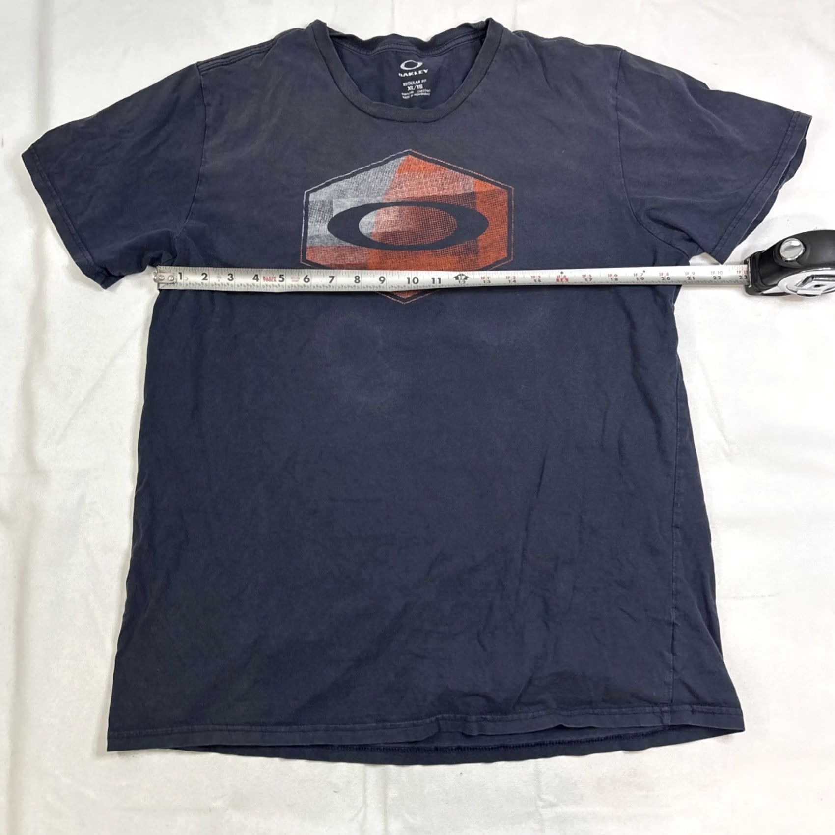 Oakley VINTAGE Oakley Mens XL T-Shirt Short Sleeve Logo Black Cotton 90s Big O Shirt Men Size US XL / EU 56 / 4 - 4 Thumbnail
