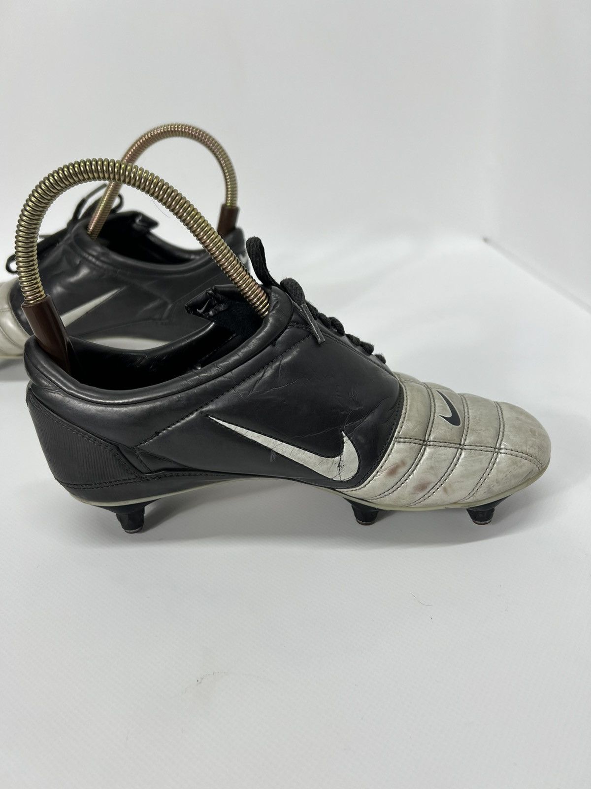 Nike VINTAGE NIKE TOTAL 90 Soccer BOOTS FOOTBALL Size 5.5 Size US 5.5 / EU 38 - 3 Thumbnail