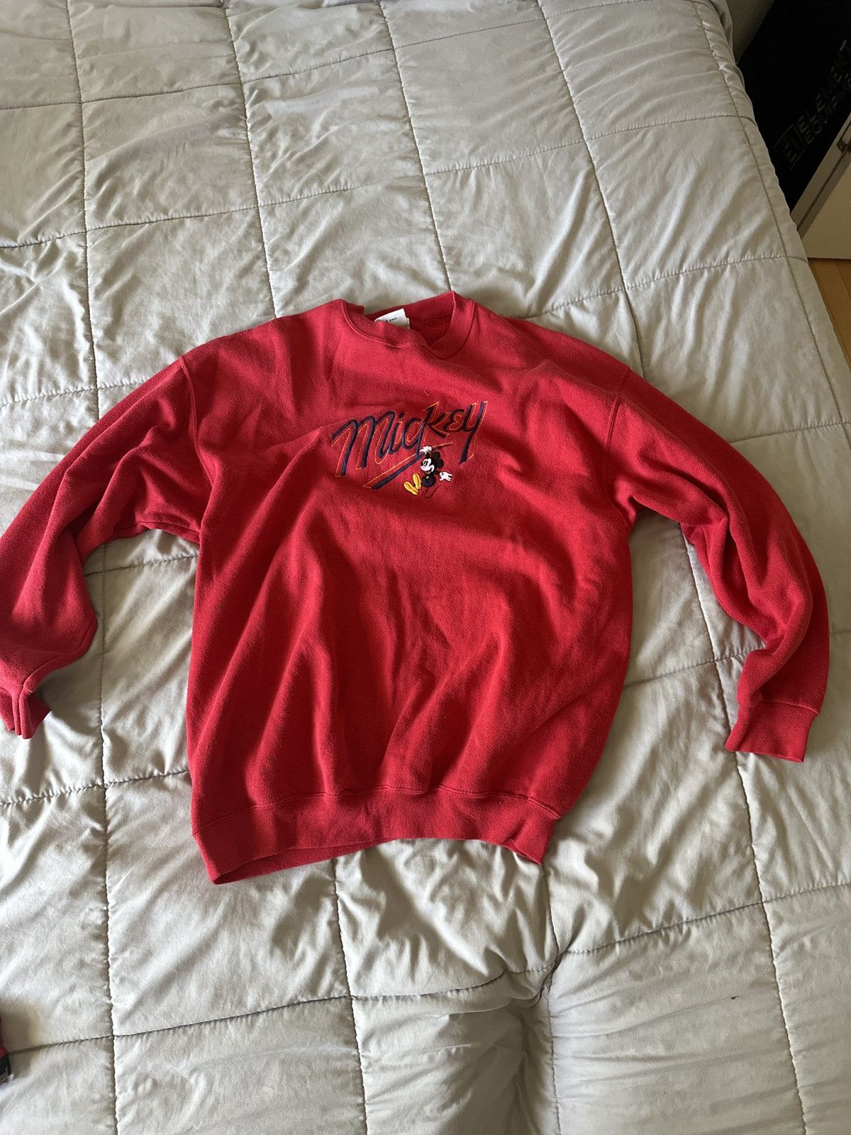 Disney Red Mickey Crewneck Size US XL / EU 56 / 4 - 1 Thumbnail