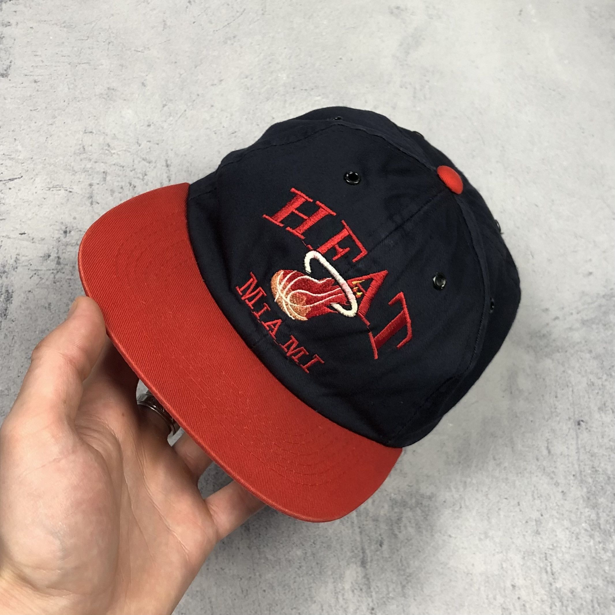 NBA Vintage Miami Heat NBA Cap Size ONE SIZE - 3 Thumbnail