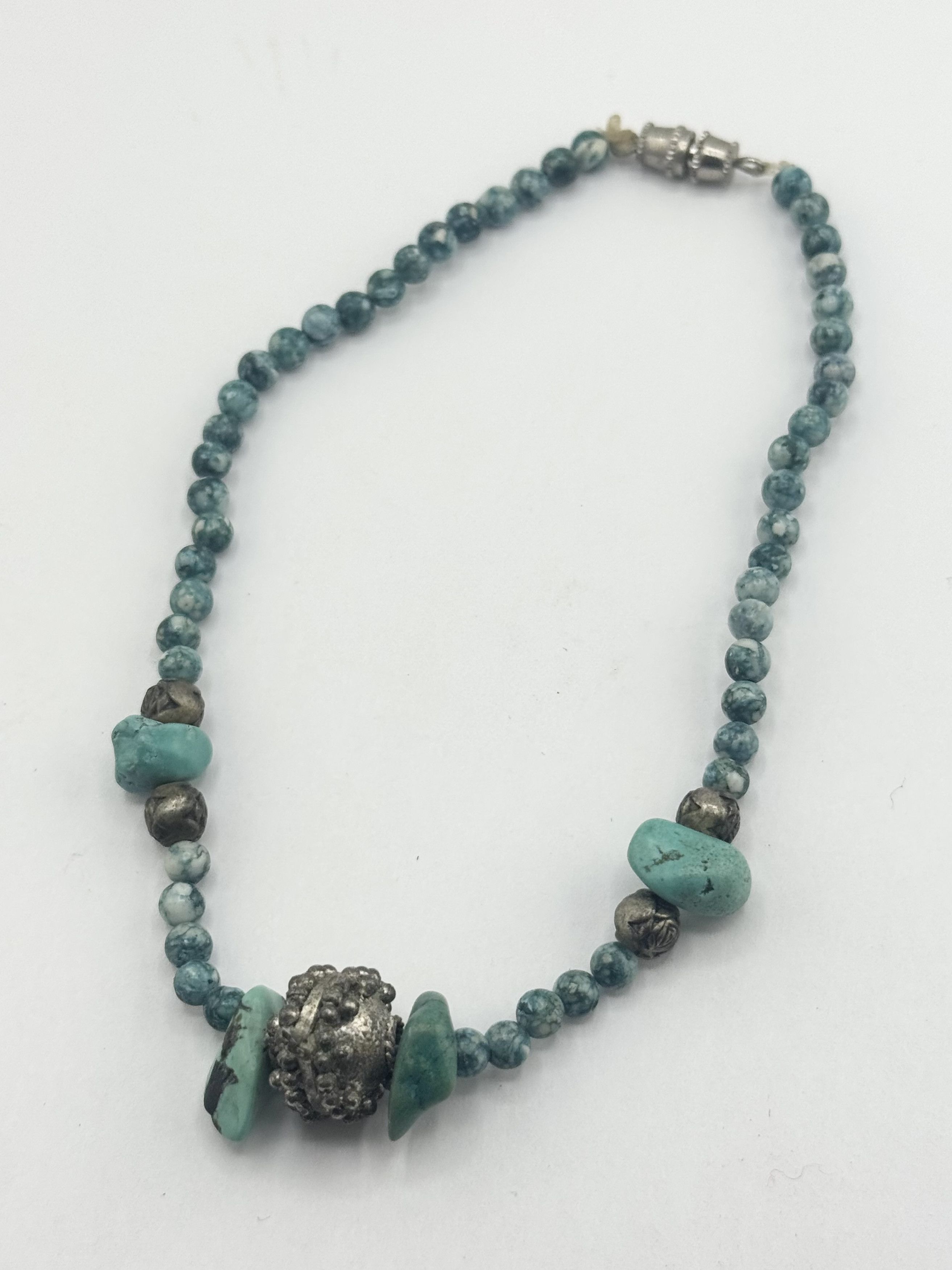Vintage Vintage blue stone beaded anklet. Barrel clasp, blue beads a Size ONE SIZE - 2 Thumbnail