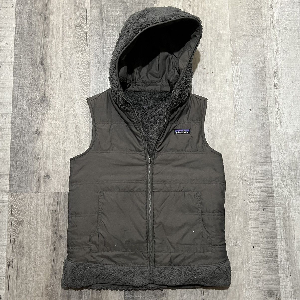 Patagonia PATAGONIA Los Gatos Reversible Diamond Quilted Gray Vest Size S / US 4 / IT 40 - 1 Thumbnail