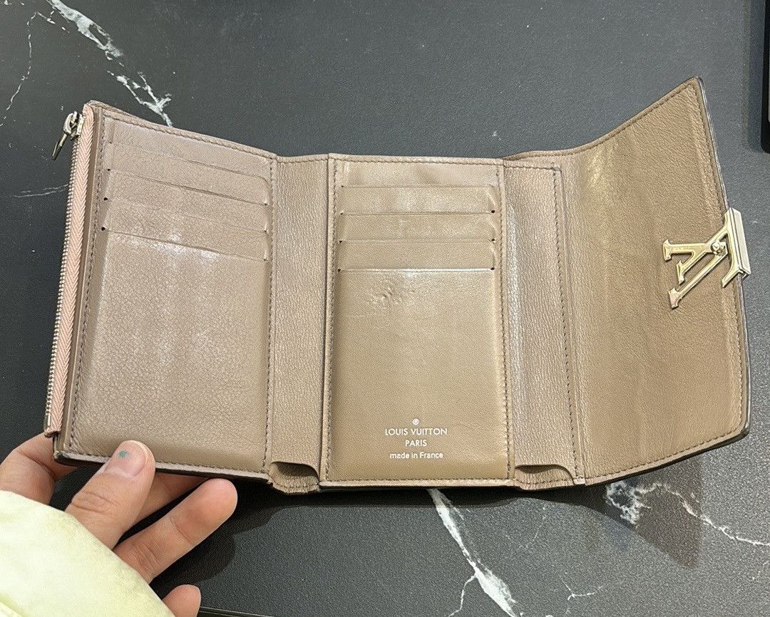 Louis Vuitton Louis Vuitton Capucines Compact XS Wallet Size ONE SIZE - 2 Thumbnail