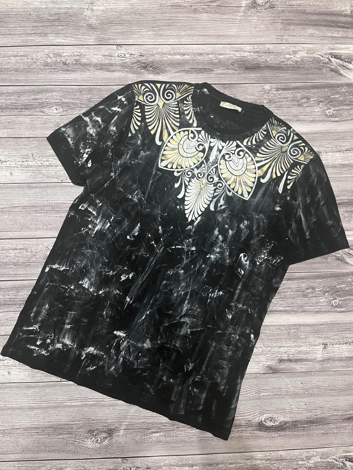 Versace Versace Baroque Graphic Tee – Black / Gold Size US L / EU 52-54 / 3 - 1 Thumbnail
