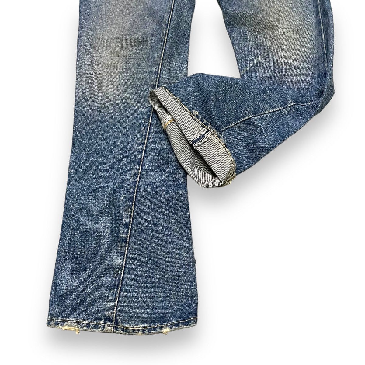 If Six Was Nine × Japanese Brand × Le Grande Bleu (L.G.B.) 🇯🇵 SURF RIDER SPIRAL CUT FLARED DISTRESSED DENIM PANTS Size US 30 / EU 46 - 7 Thumbnail