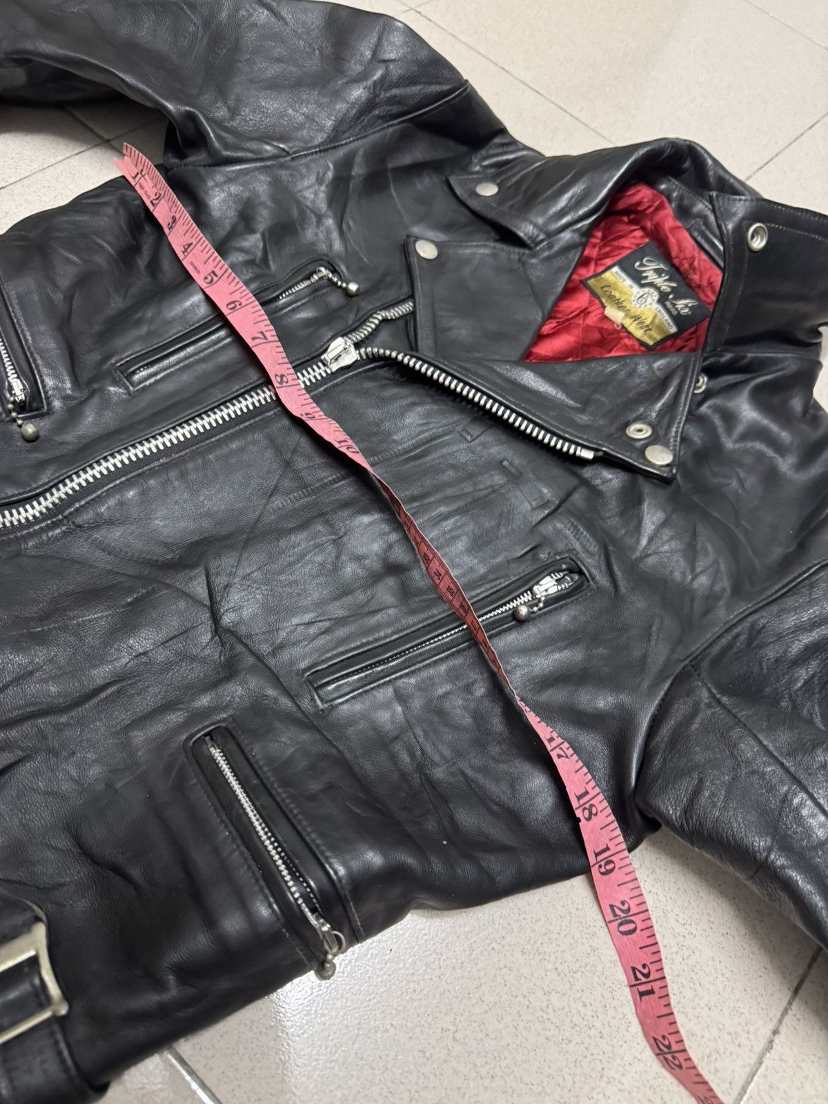 Vintage VINTAGE TRIPLE SIX 666 ENGLAND BIKER LEATHER JACKET SIZE 34 Size US S / EU 44-46 / 1 - 13 Thumbnail