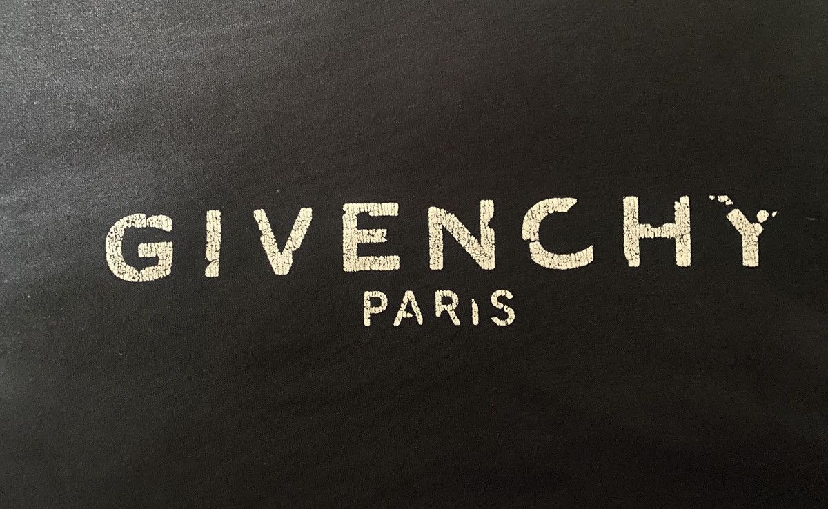 Givenchy Givenchy luxury distreesed logo tee Size US M / EU 48-50 / 2 - 6 Thumbnail