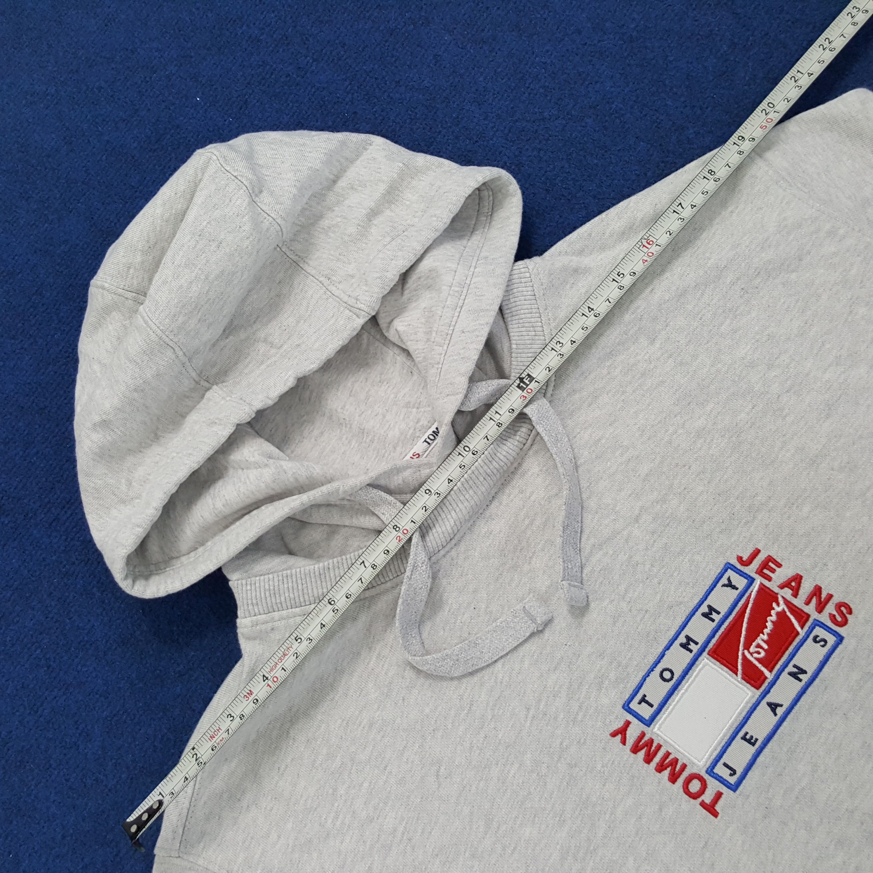 Tommy Hilfiger × Tommy Jeans × Vintage Vintage Tommy Jeans Embroidery Center Streetwear Sweatshirts Size US L / EU 52-54 / 3 - 14 Thumbnail