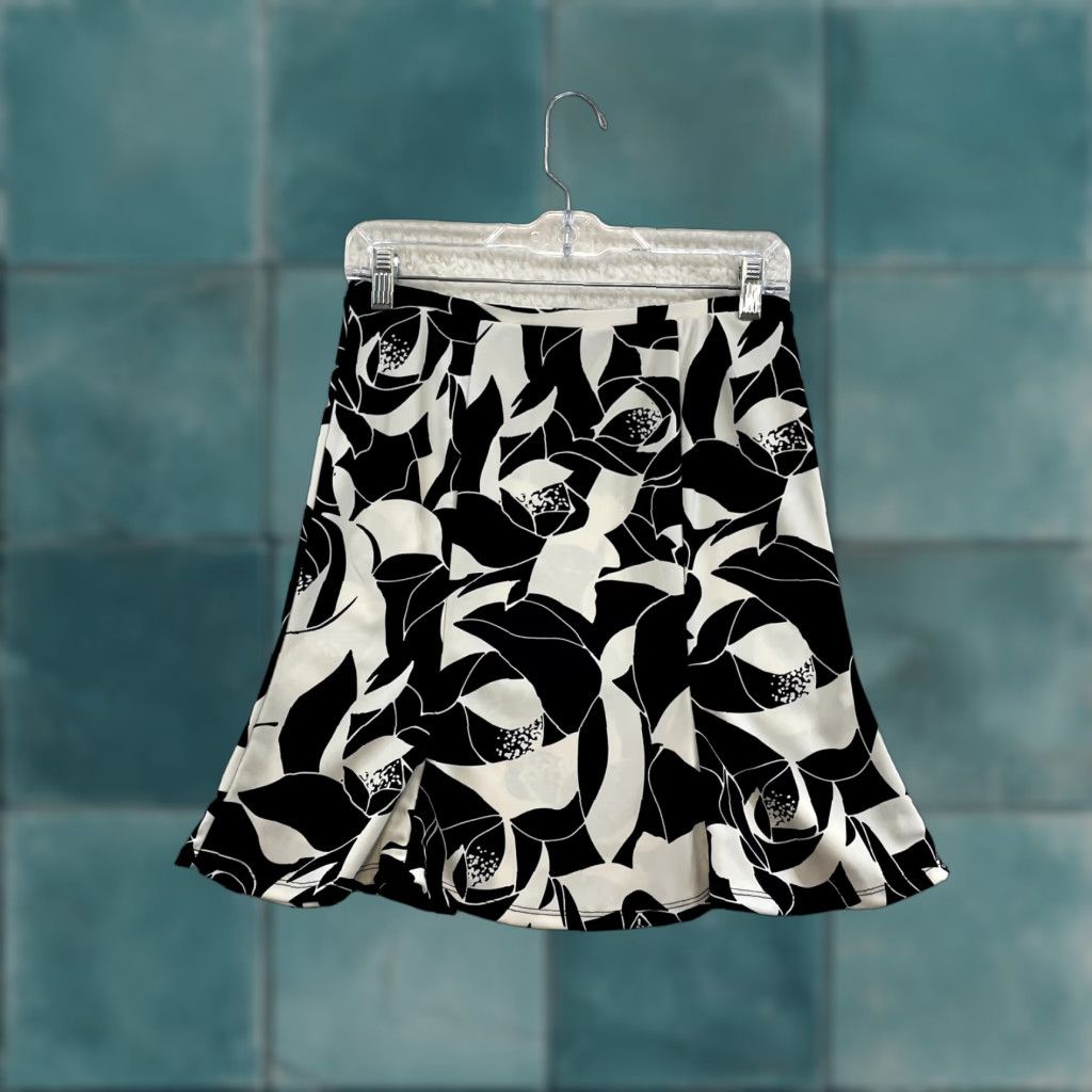 Express VINTAGE Express Skirt S Black White Rose Floral Office Small Slinky Stretch Women's XS (fits S) Size 28" / US 6 / IT 42 - 1 Thumbnail