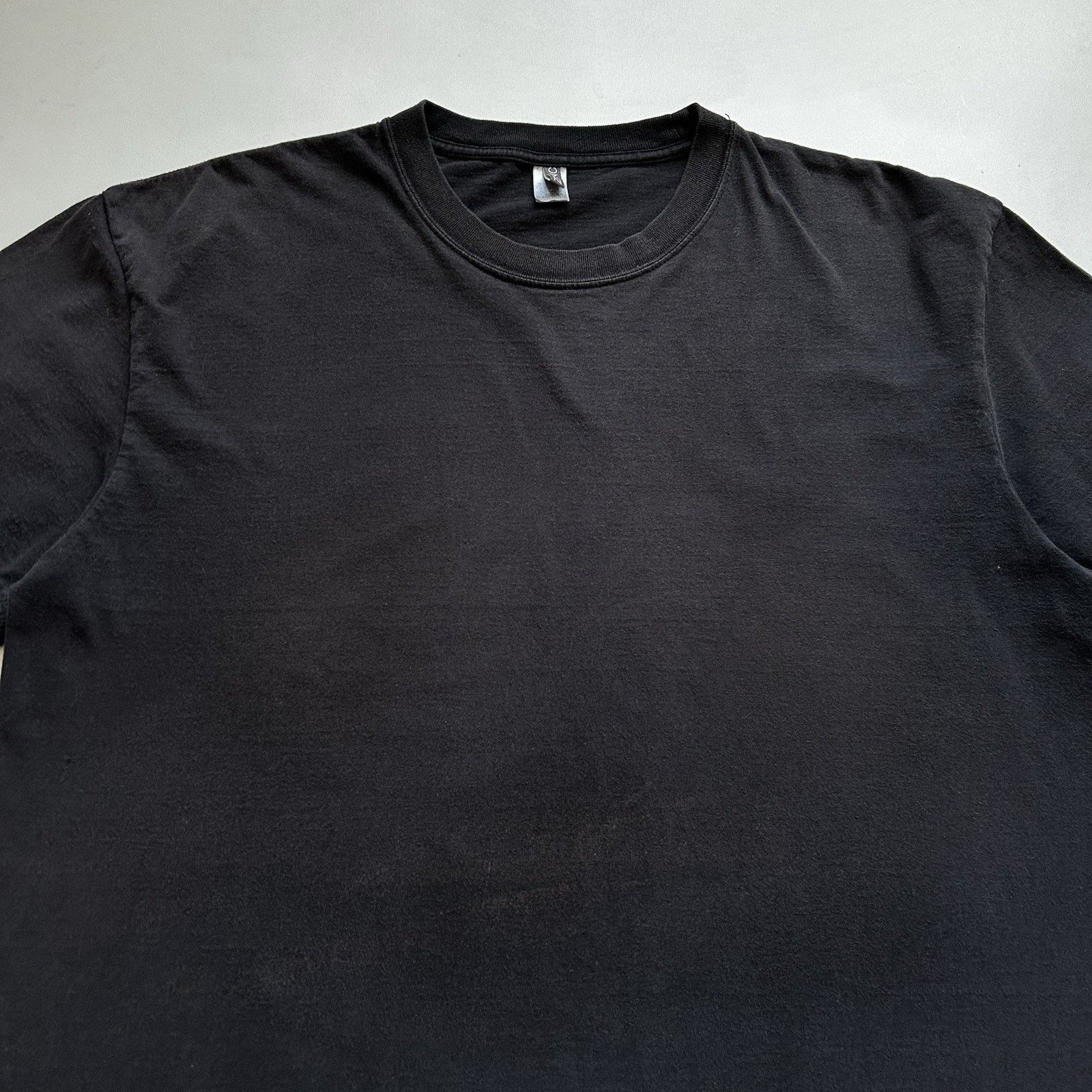 Vintage Vintage Sun Faded Blank Black T Shirt XXL Y2K Cotton Rare Size US XXL / EU 58 / 5 - 2 Thumbnail