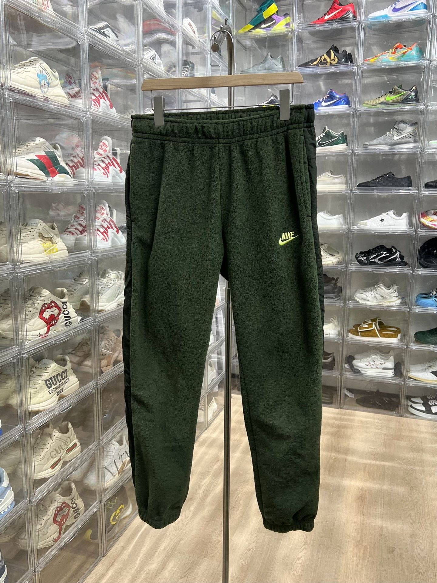 Nike Nike Casual Embroidered Green Casual Pants 32 Men Size US 32 / EU 48 - 1 Thumbnail