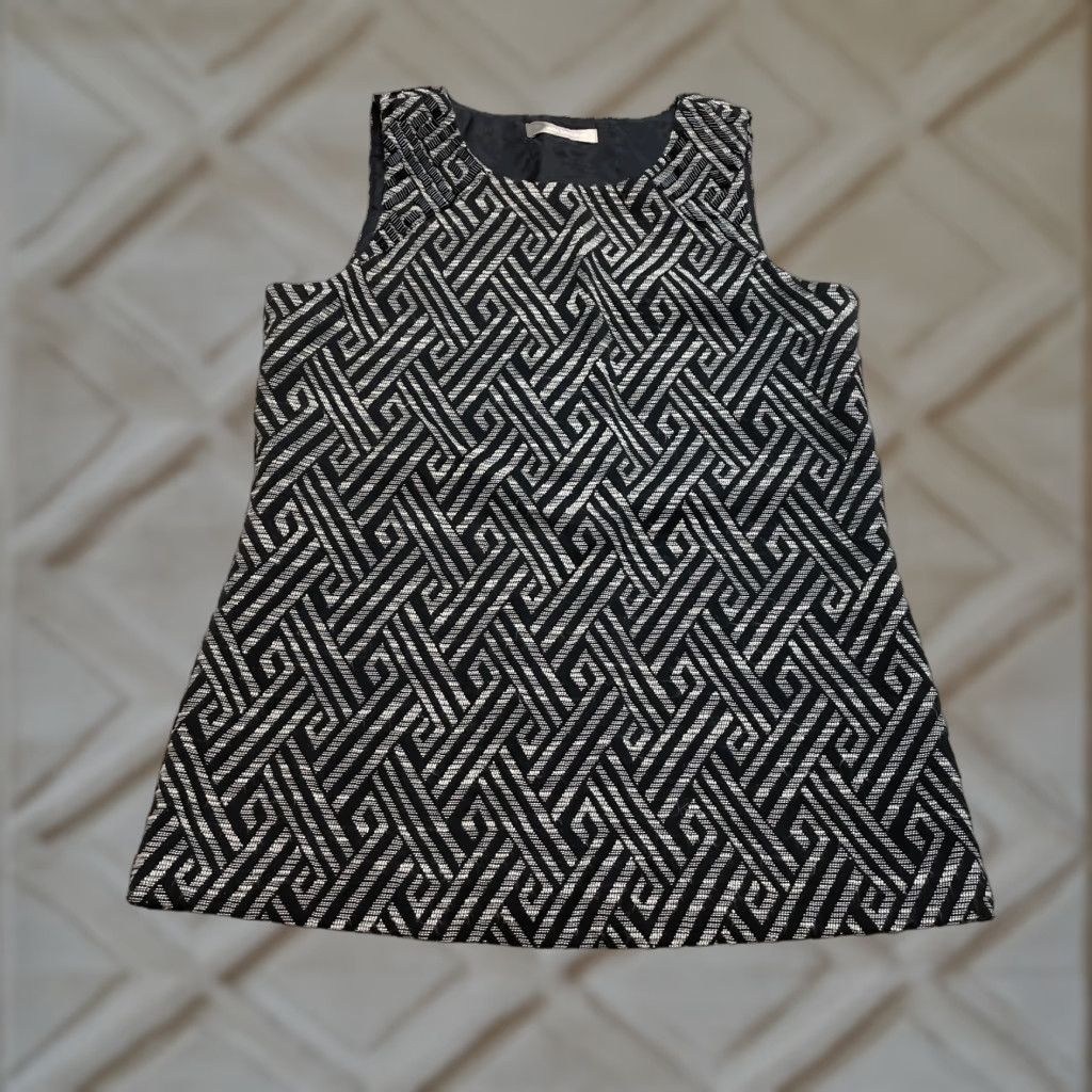Banana Republic Banana Republic Tank Top Blouse Shirt Womens Medium Gray Black Beaded Shoulder Casual Sleeveless Size M / US 6-8 / IT 42-44 - 1 Thumbnail