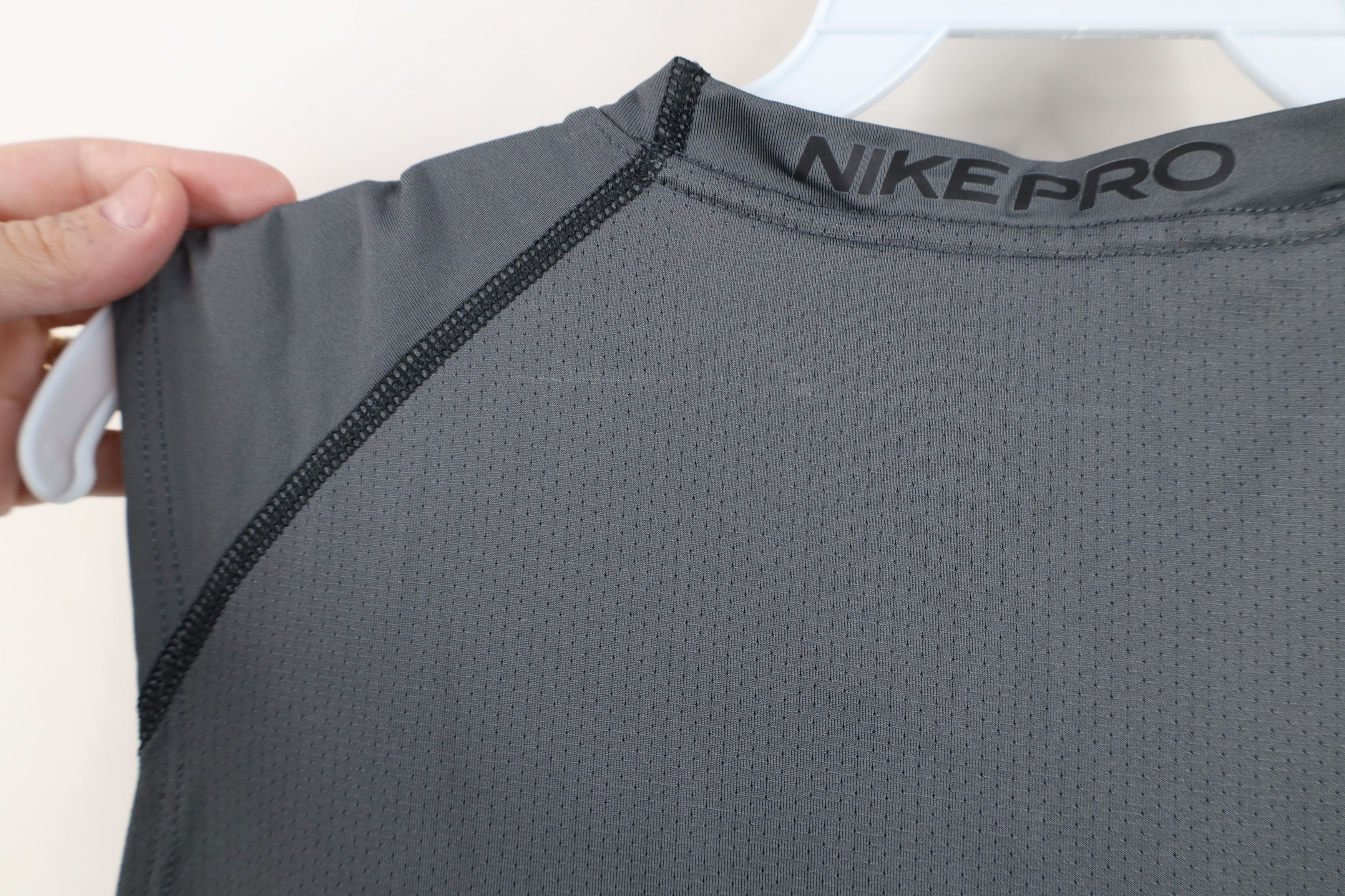 Nike Nike Pro Swoosh Logo Compression Sleeveless Training T-Shirt Size US L / EU 52-54 / 3 - 11 Thumbnail