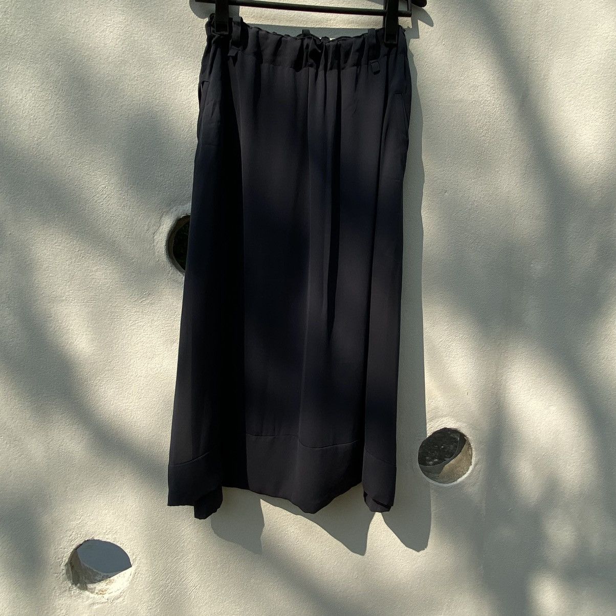 Issey Miyake ISSEY MIYAKE Dark Gray Chiffon Skort with Smocked Waist Size 27" / US 4 / IT 40 - 21 Thumbnail