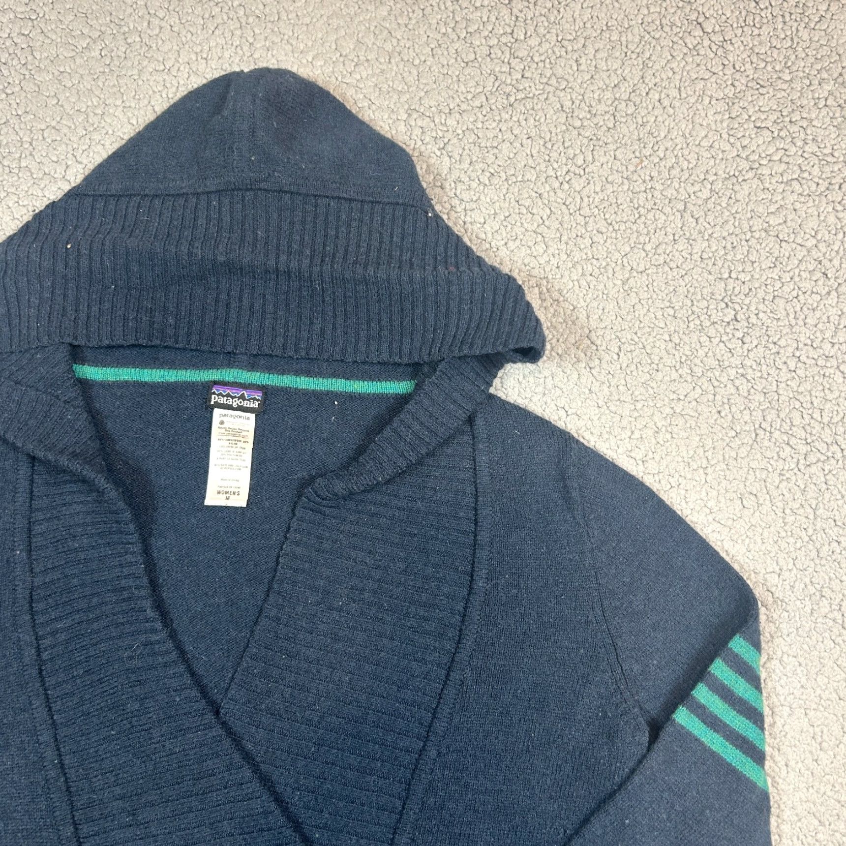 Patagonia PATAGONIA Cardigan Sweater Hooded Double-Breasted Lambswool Navy M Women size M Size M / US 6-8 / IT 42-44 - 2 Thumbnail
