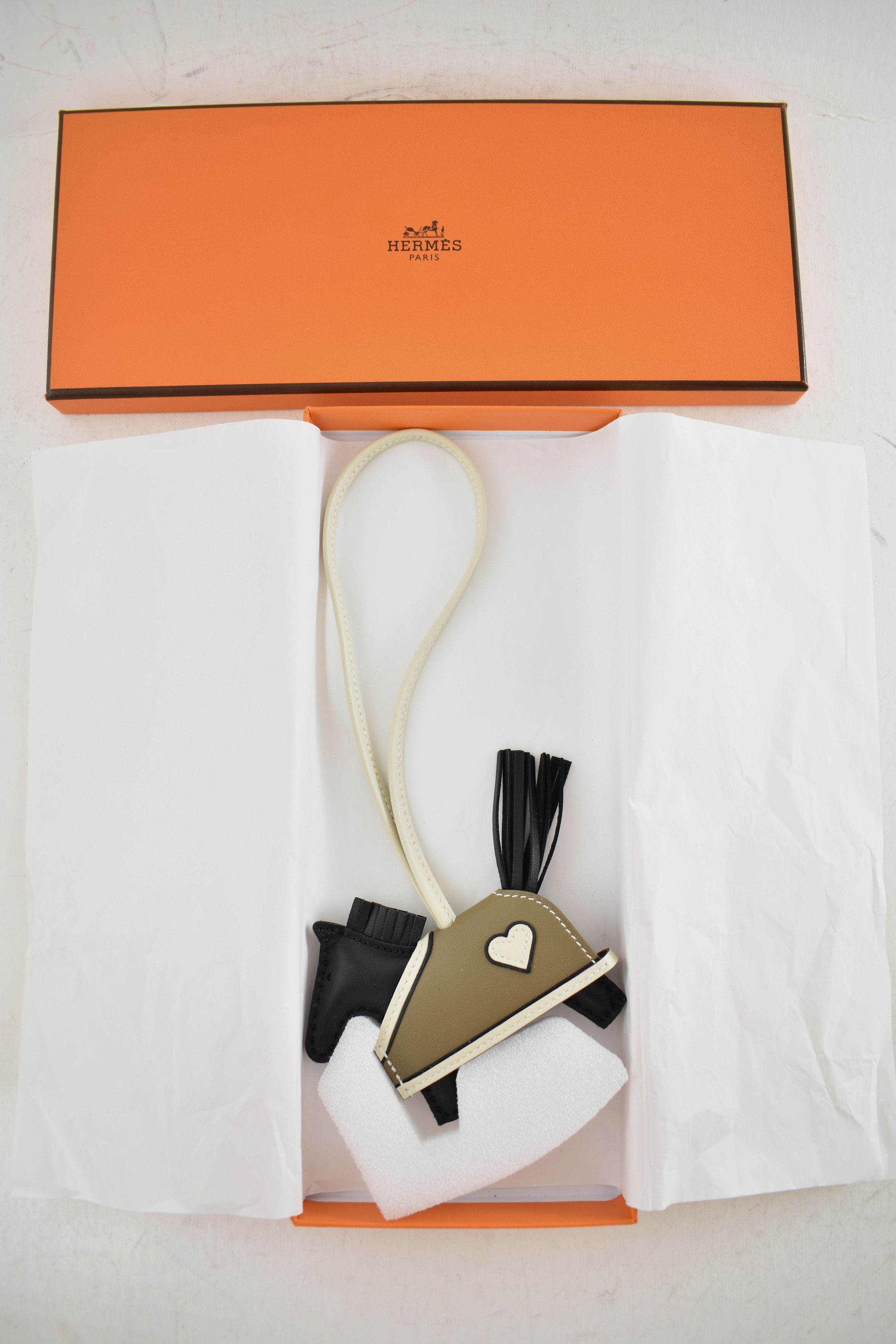 Hermes Horse Rodeo Robeo Coeur PM Heart Craie Etoupe Bag Charm Size ONE SIZE - 2 Thumbnail