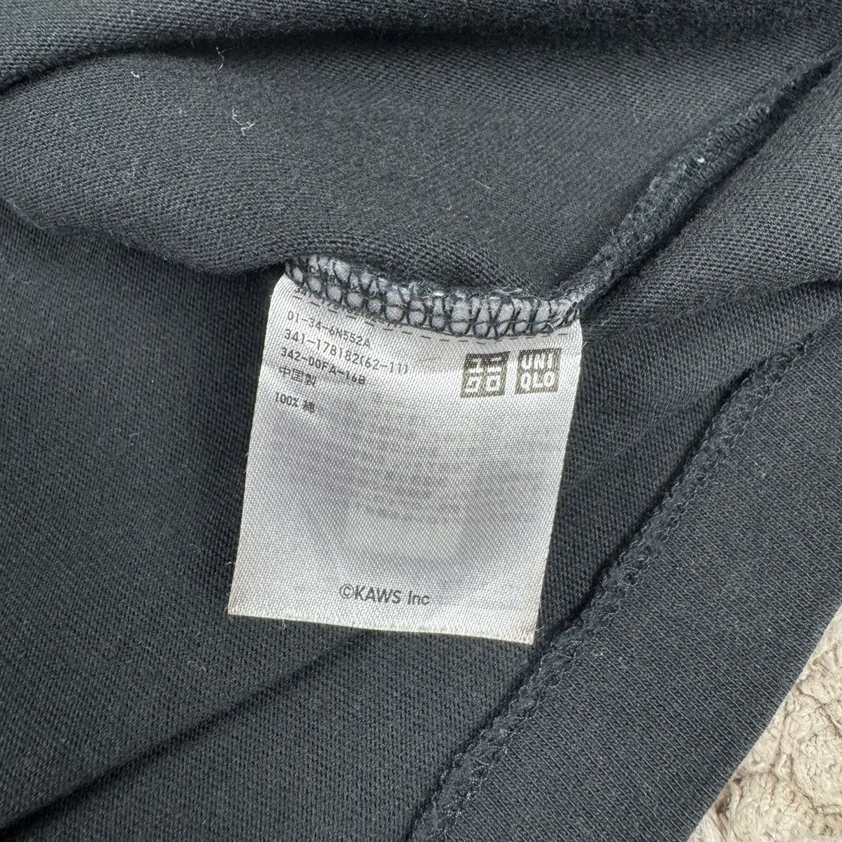 Japanese Brand UT x Kaws T-shirt Size US L / EU 52-54 / 3 - 15 Thumbnail