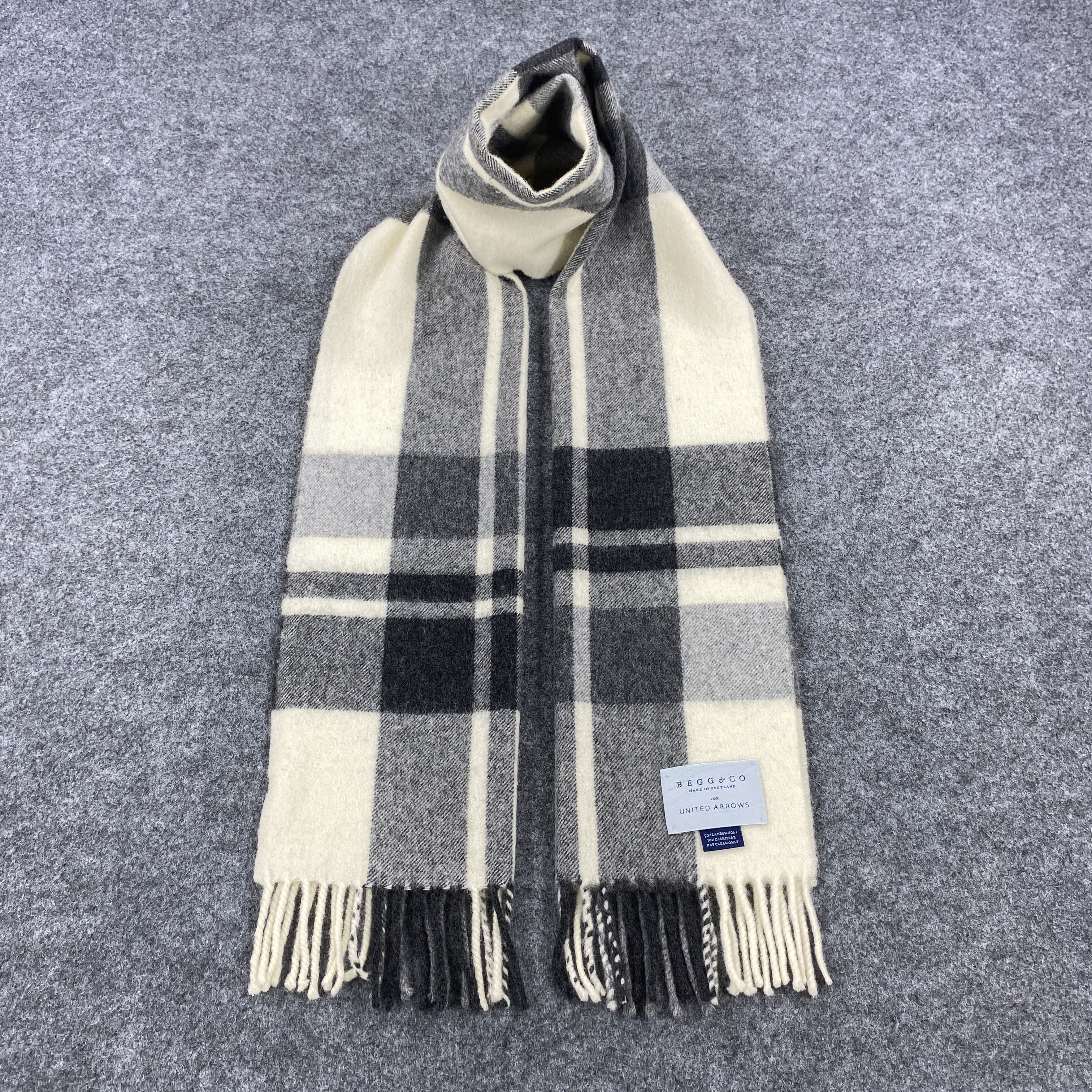 Begg x Co × United Arrows Begg & Co. x United Arrows Scarf # Muffler # Neckwear # D687 Size ONE SIZE - 1 Thumbnail