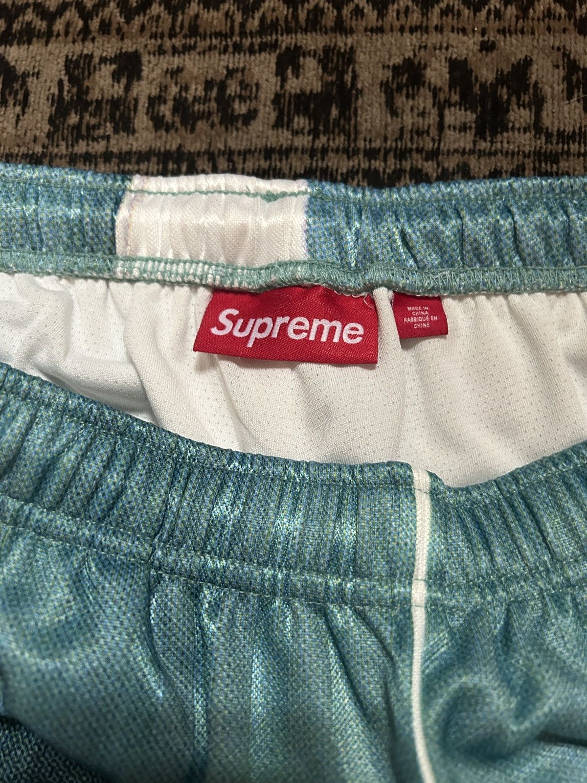 Damien Hirst × Supreme Supreme Damien Hirst Shark Basketball Shorts SS25 Size US 28 / EU 44 - 3 Thumbnail