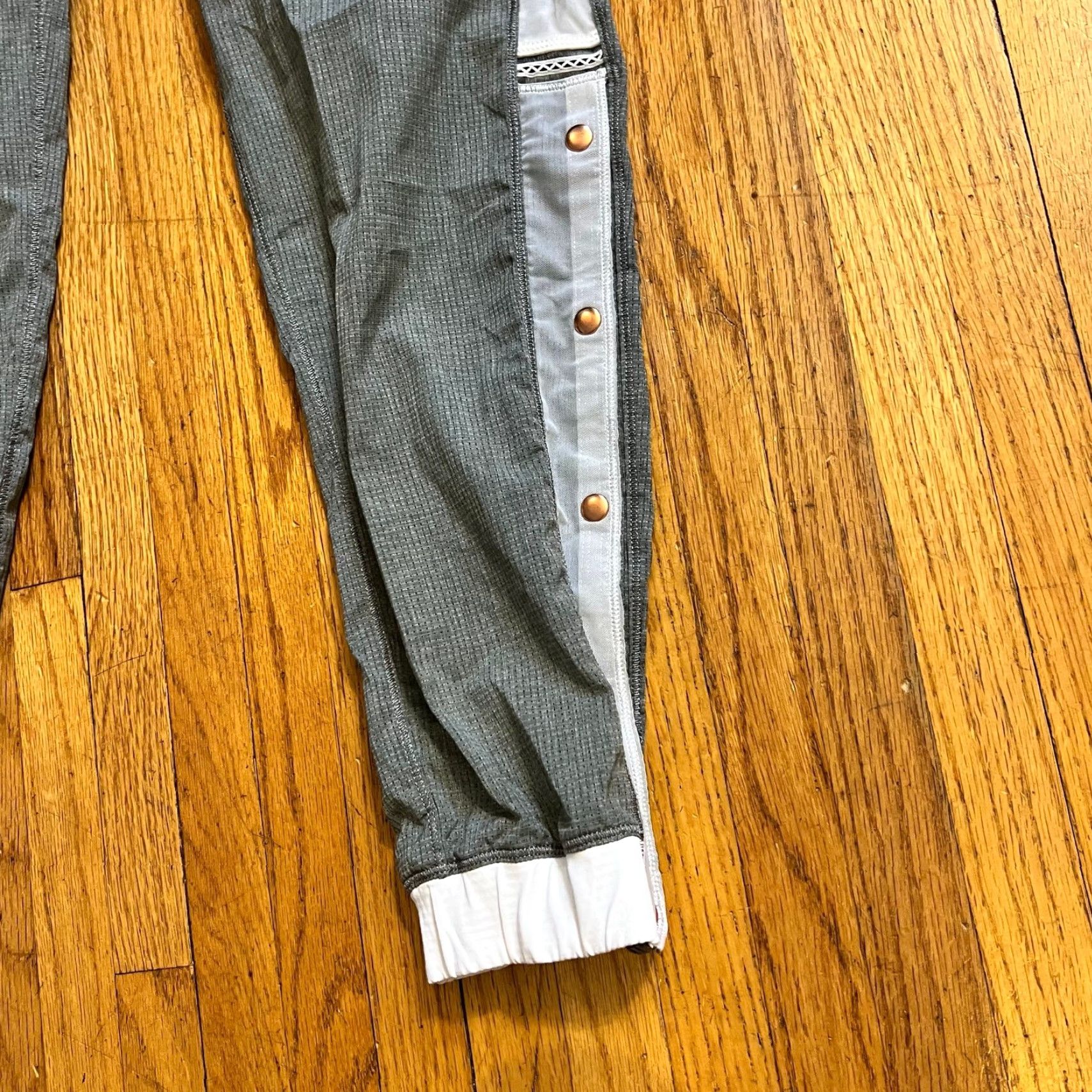 Lululemon Lululemon Pants Womens 4 Green Gray Snap Ankle Performance Track Joggers Size 27" / US 4 / IT 40 - 2 Thumbnail