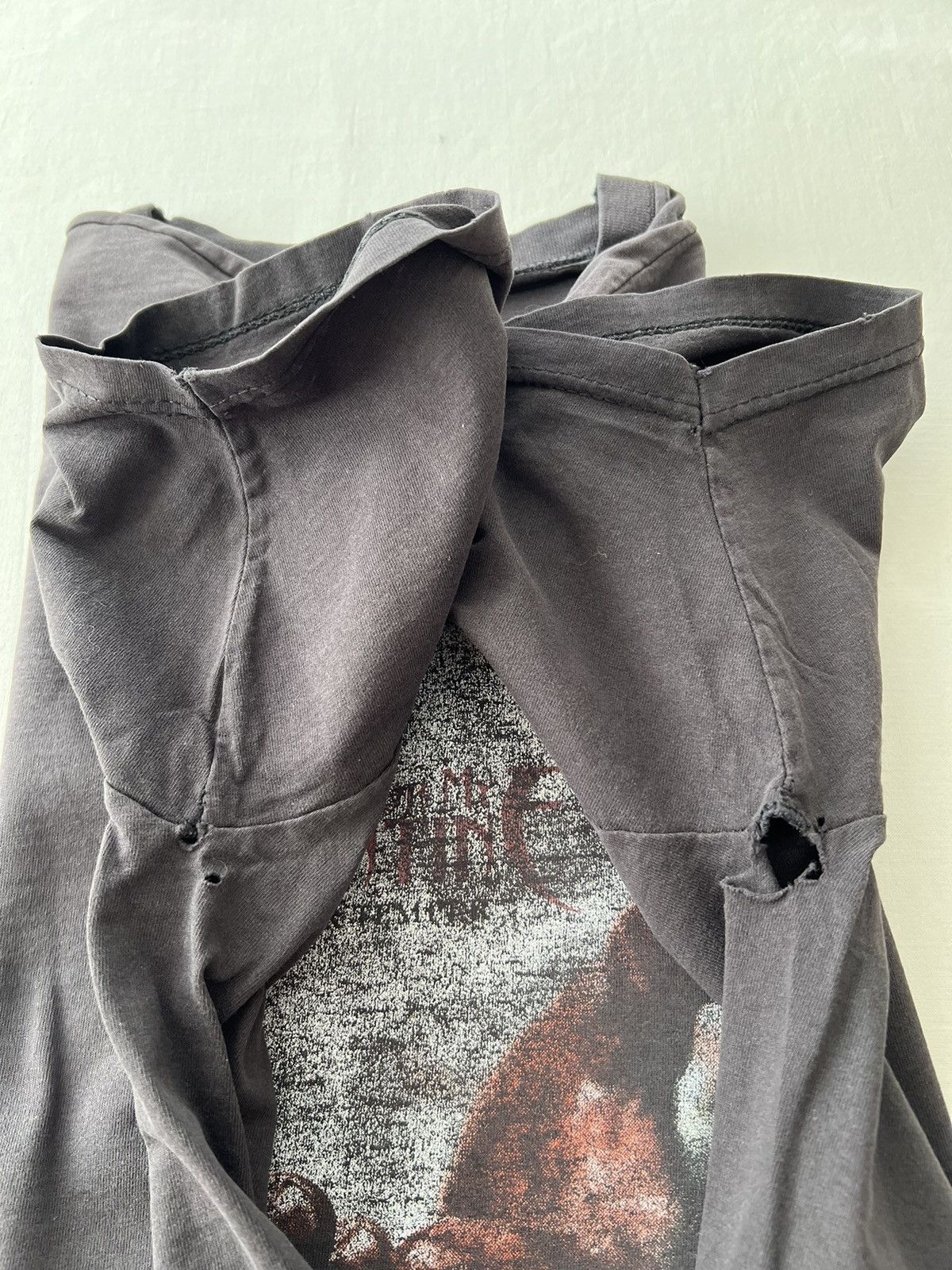 Band Tees Vintage 2013 Bullet for my Valentine Sun Faded Y2k T-shirt Size US M / EU 48-50 / 2 - 14 Thumbnail