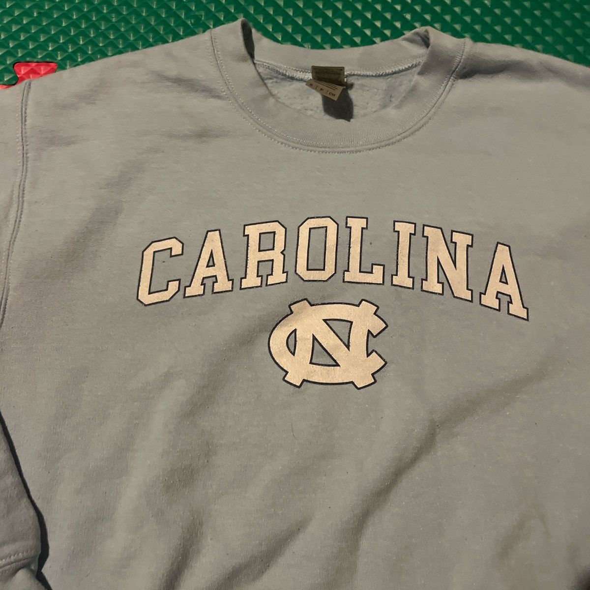 Gildan × Vintage Baby Blue Carolina University Crewneck (Gildan) Size US S / EU 44-46 / 1 - 2 Thumbnail