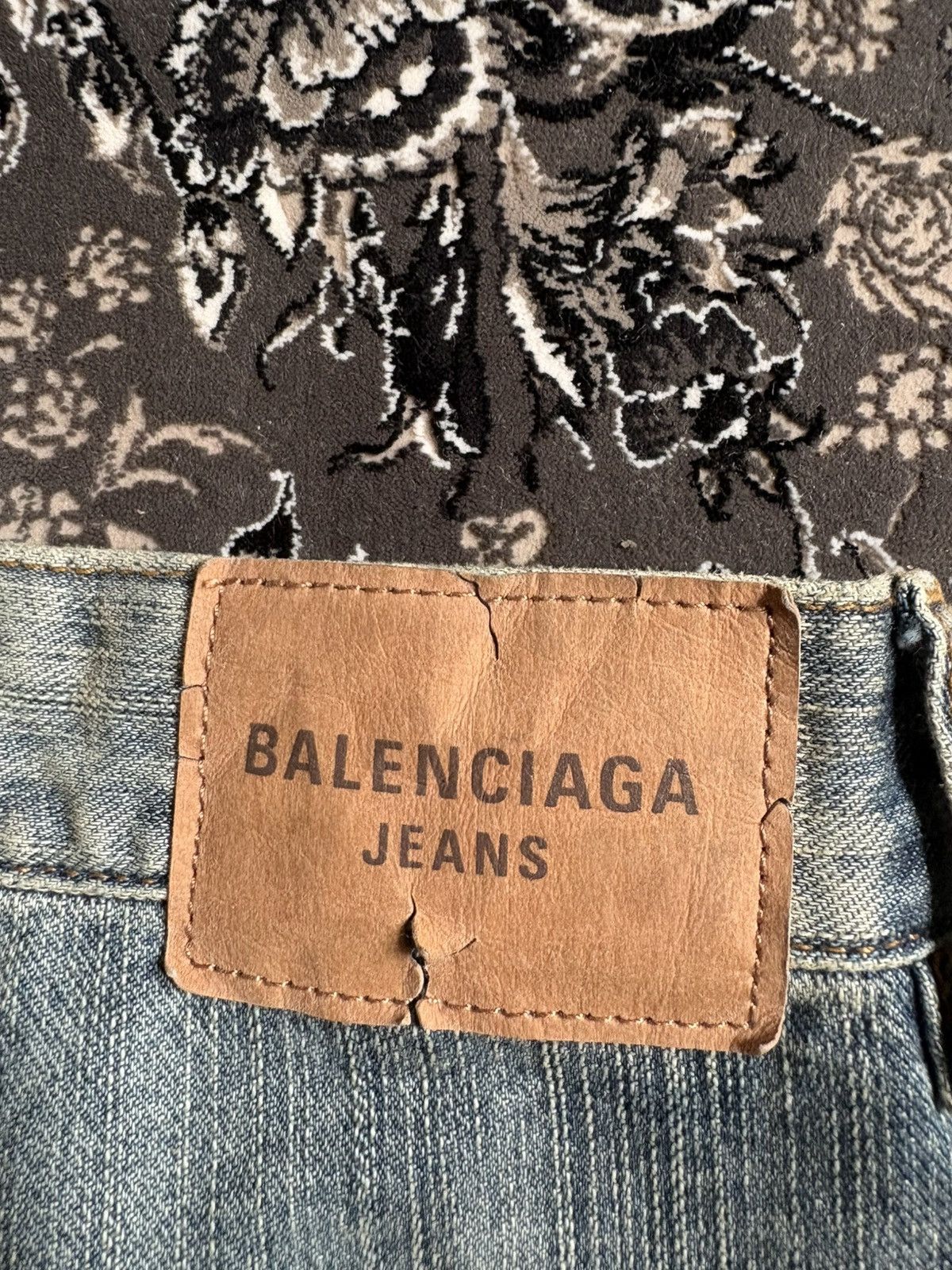 Balenciaga Balenciaga FW24 vintage stained blue Jeans Size US 34 / EU 50 - 7 Thumbnail