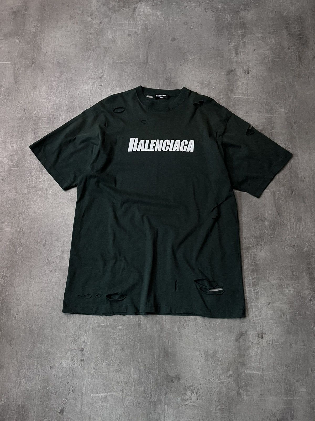 Balenciaga Balenciaga Caps destroyed T-shirt bottle green Size US XS / EU 42 / 0 - 1 Thumbnail