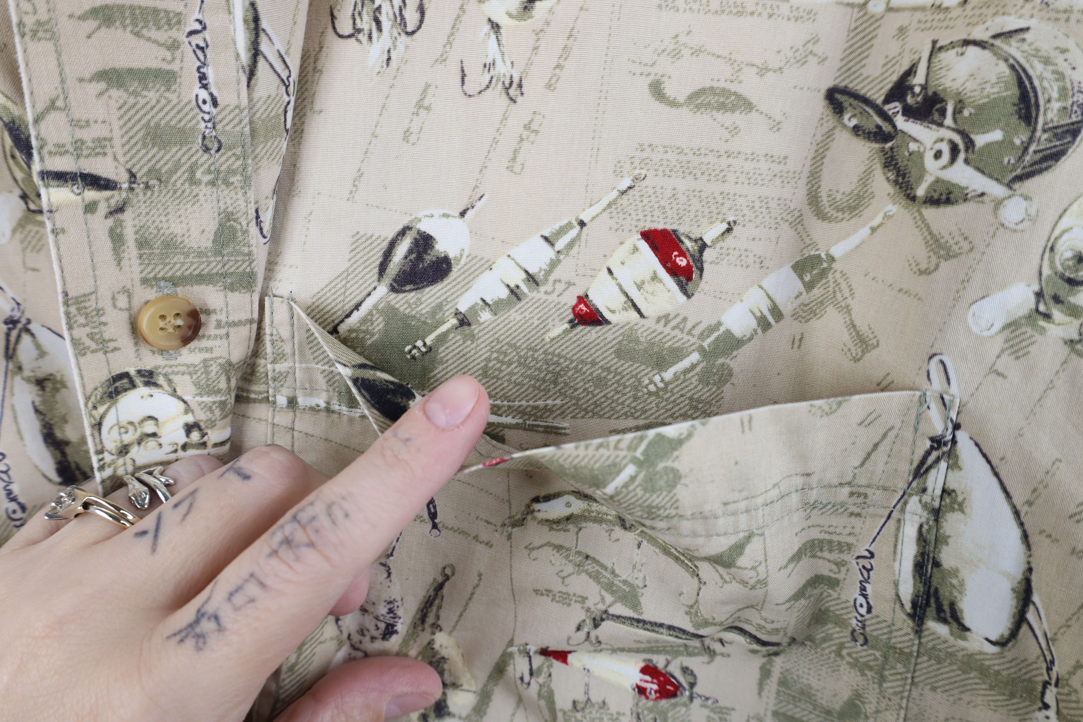 Vintage Vintage Streetwear Fishing All Over Print Button Down Shirt Size US L / EU 52-54 / 3 - 4 Thumbnail