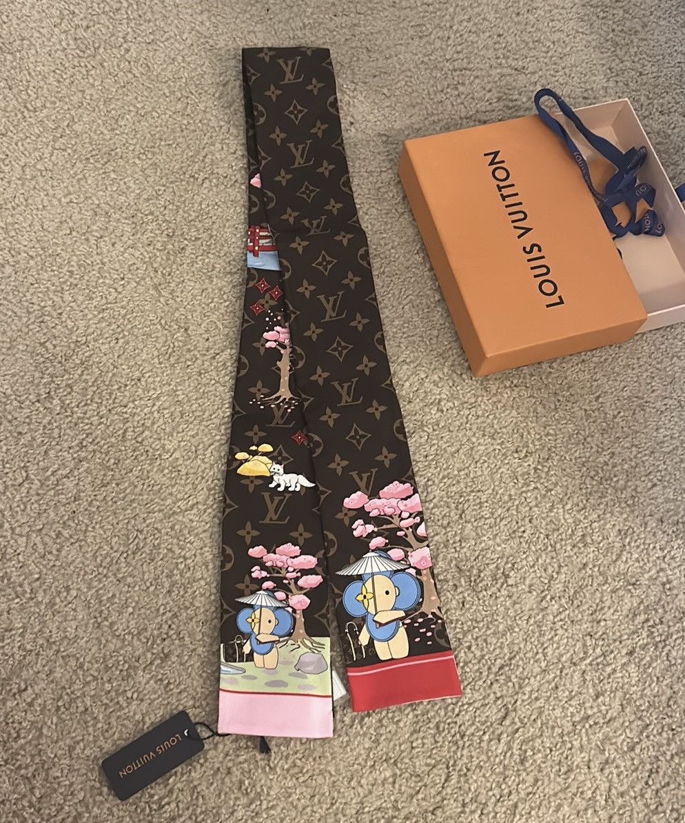 Louis Vuitton Louis Vuitton Silk Monogram 2021 Christmas Japanese Bandeau Size ONE SIZE - 3 Thumbnail