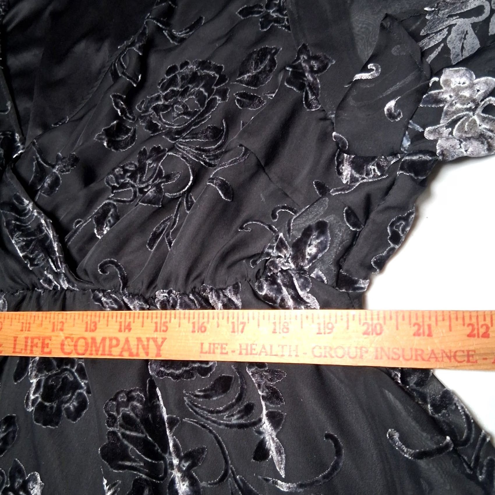 Torrid Torrid Blouse Shirt Plus Size 3 Black Floral Short Sleeve V-Neck Flutter Sheer Burnout Velvet Bohemian Goth Whimsigoth Party Wedding Womens Size XS / US 0-2 / IT 36-38 - 4 Thumbnail