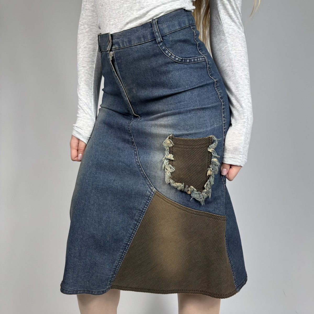 Japanese Brand Vintage Y2K Japanese Retro Midi Skirt 90s Style Size 27" / US 4 / IT 40 - 1 Thumbnail