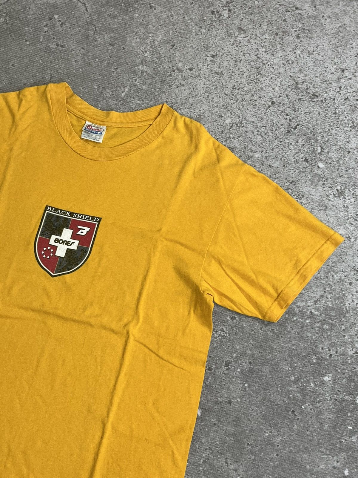 Bones Vintage Bones Black Shield Skateboard T-shirt Size US L / EU 52-54 / 3 - 3 Thumbnail