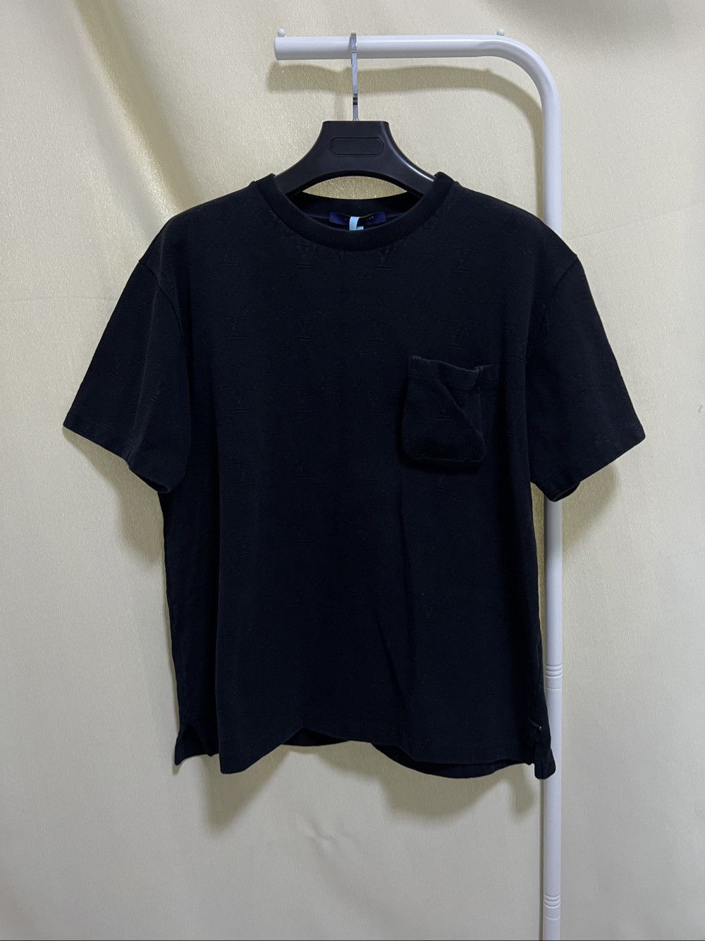 Louis Vuitton Louis Vuitton Monogram Embossed Pocket T-Shirt Size XL Size US XL / EU 56 / 4 - 1 Thumbnail