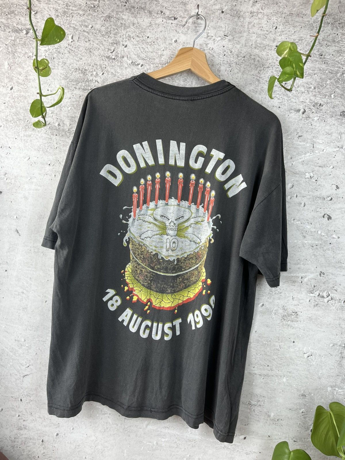 Vintage Monsters of Rock 1990 Donington Festival faded t-shirt XL Size US XL / EU 56 / 4 - 8 Thumbnail