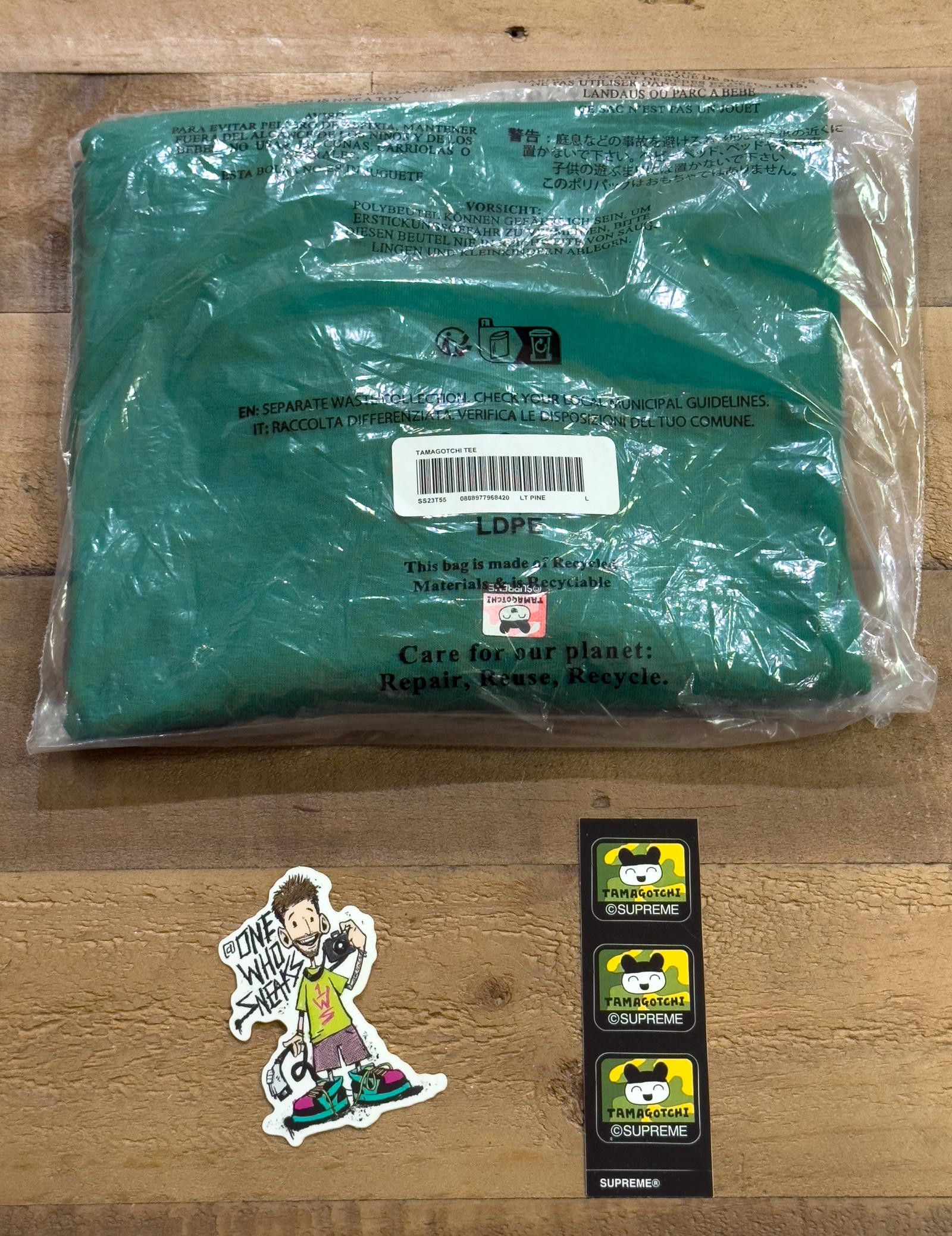 Supreme Supreme Tamagotchi Tee & Sticker Size Large Size US L / EU 52-54 / 3 - 1 Thumbnail