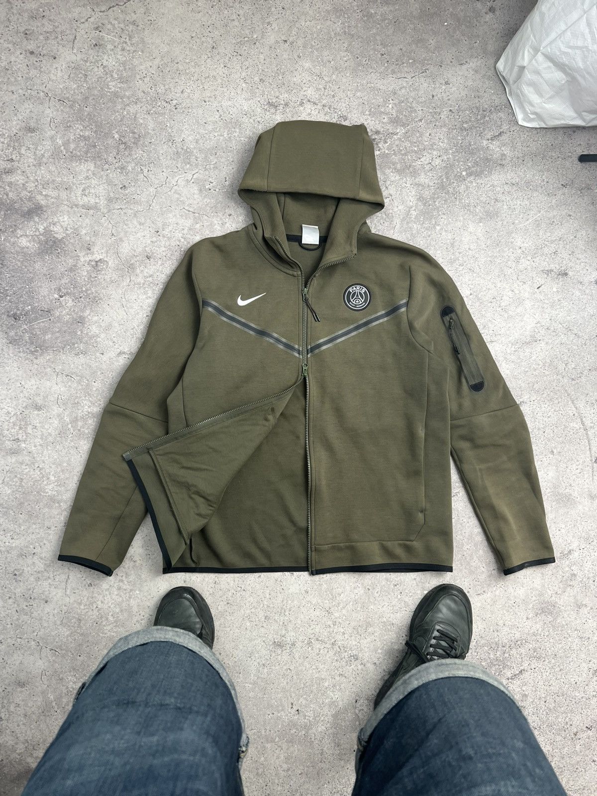 Nike Paris Saint-Germain PSG Tech Fleece Pack Zip Hoodie Size L Size US L / EU 52-54 / 3 - 1 Thumbnail