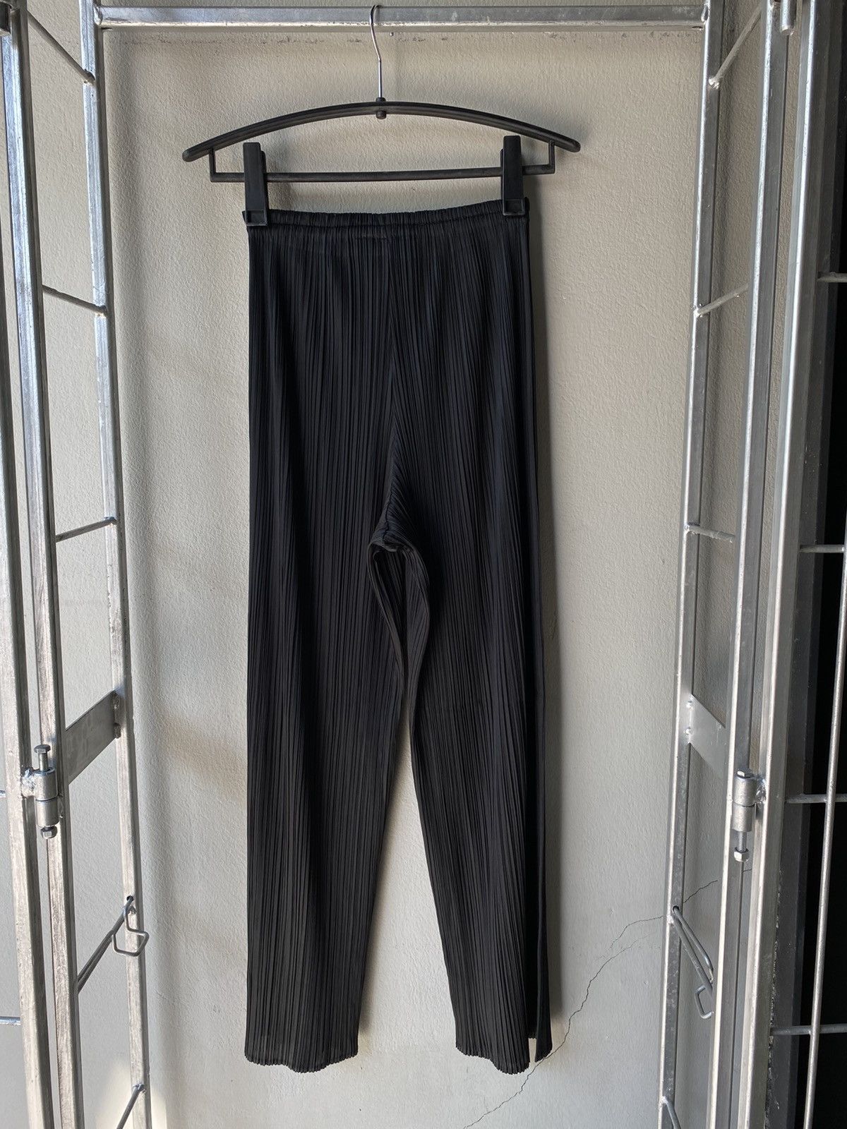 Pleats Please Issey Miyake Pleats Please Black Pleated Pants. Size 26" / US 2 / IT 38 - 3 Thumbnail