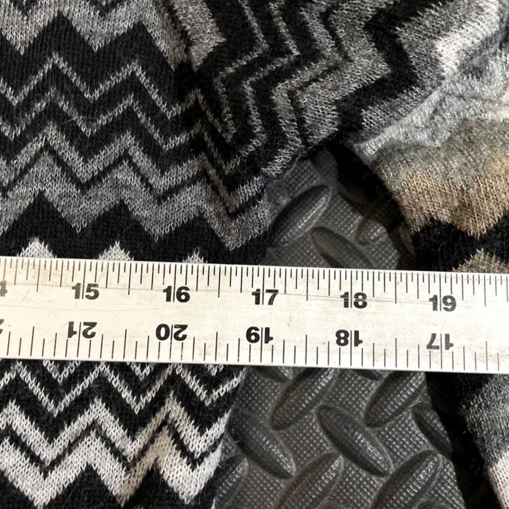 Vintage Cocogio Cardigan Women’s Black Small Open Front Zig Zag Print Sweater Shirts? Size S / US 4 / IT 40 - 7 Thumbnail