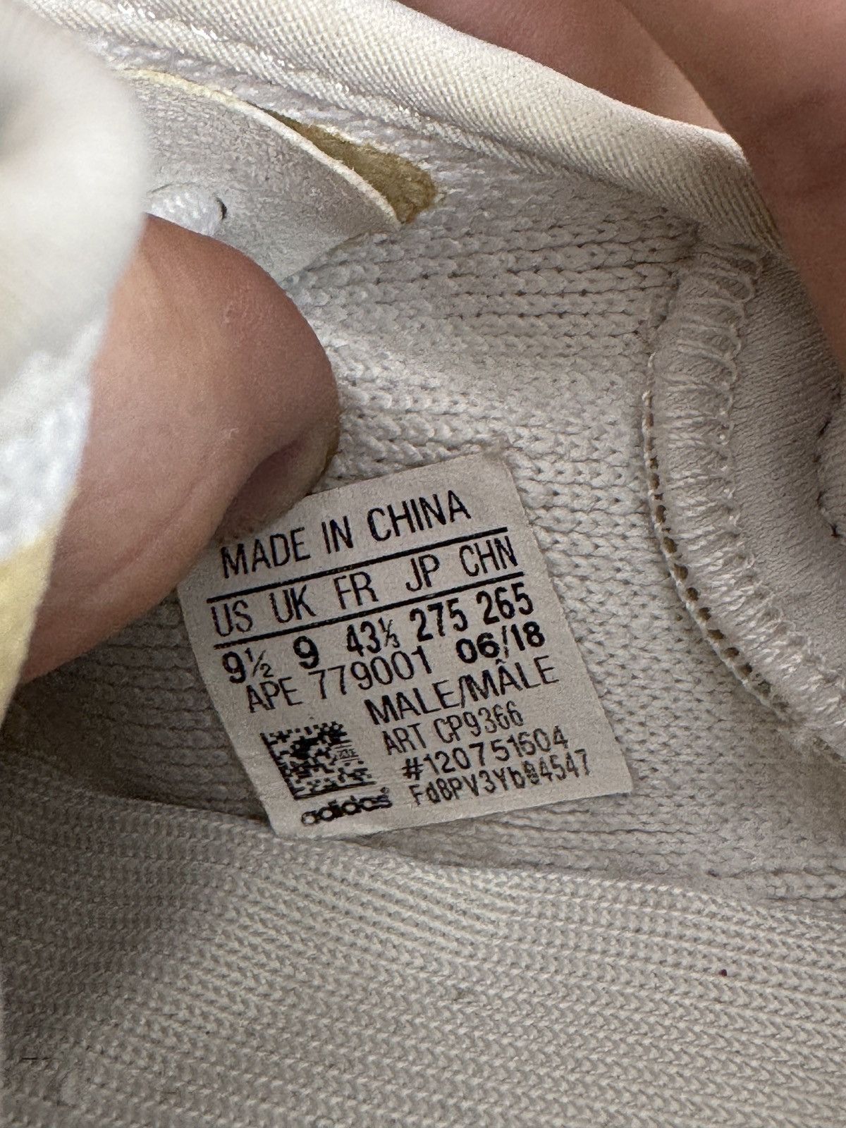 Adidas CP9366 Adidas Yeezy Boost 350 V2 Cream Triple White Size US 9.5 / EU 42-43 - 19 Thumbnail