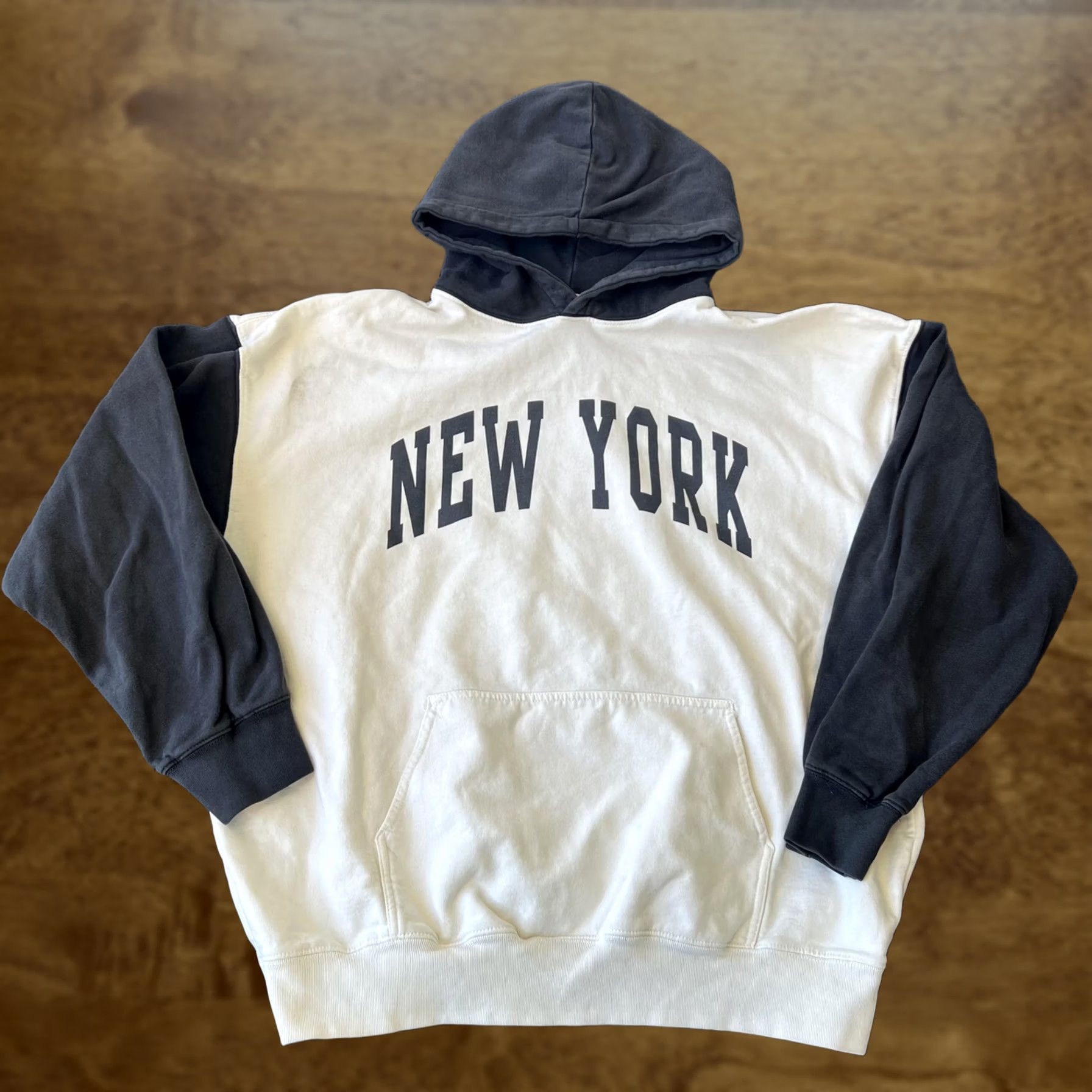 Vintage VINTAGE John Galt Hoodie Sweatshirt Womens Large White Black New York Pullover J Galt Size ONE SIZE - 1 Thumbnail