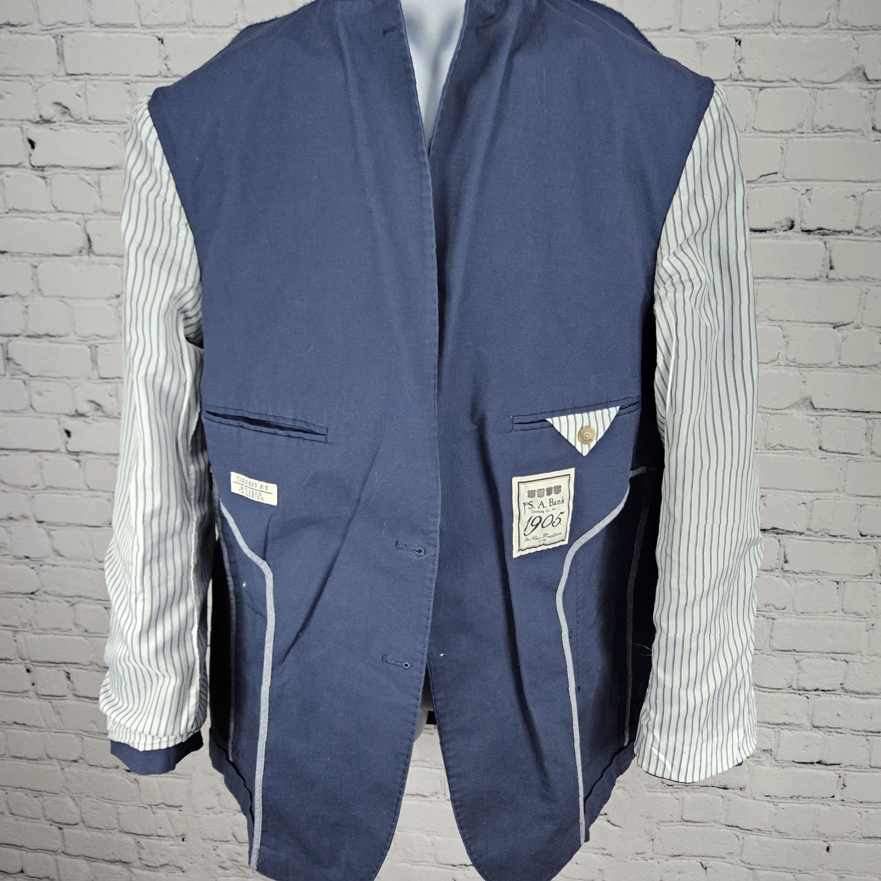Jos. A. Bank Jos A Bank Navy Blazer Sport Coat 2 Button Regular 44R Men Blue Solid Notch Lapel Classic Relaxed Fit 44R Mens Size 44R - 5 Thumbnail