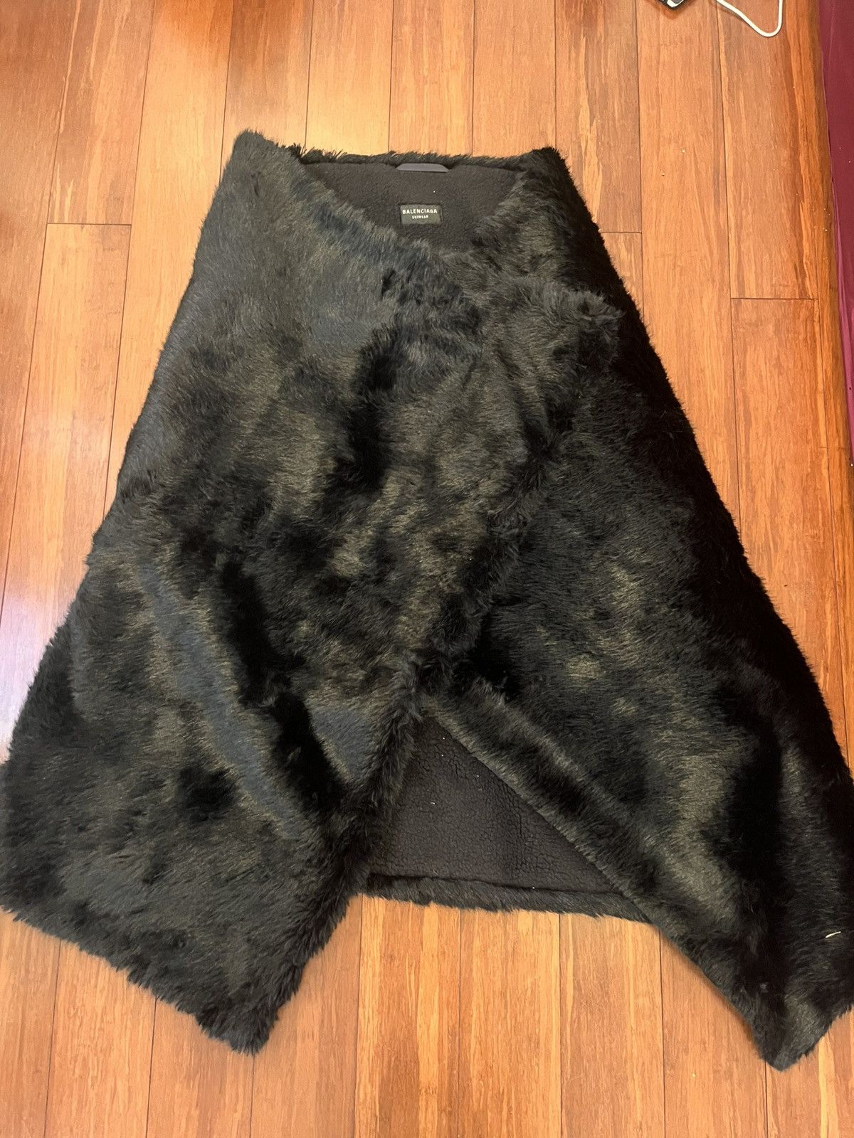Balenciaga Balenciaga ski fur poncho blanket Size US XXL / EU 58 / 5 - 1 Thumbnail