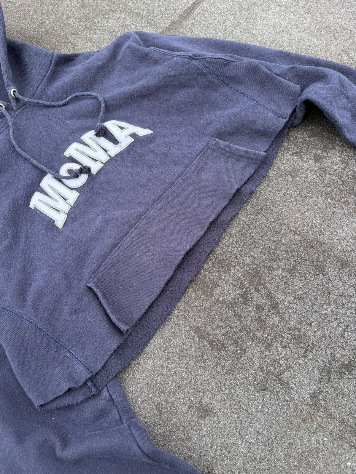 Champion × MoMA MoMa Champion reverse weave cropped navy hoodie medium Size M / US 6-8 / IT 42-44 - 3 Thumbnail