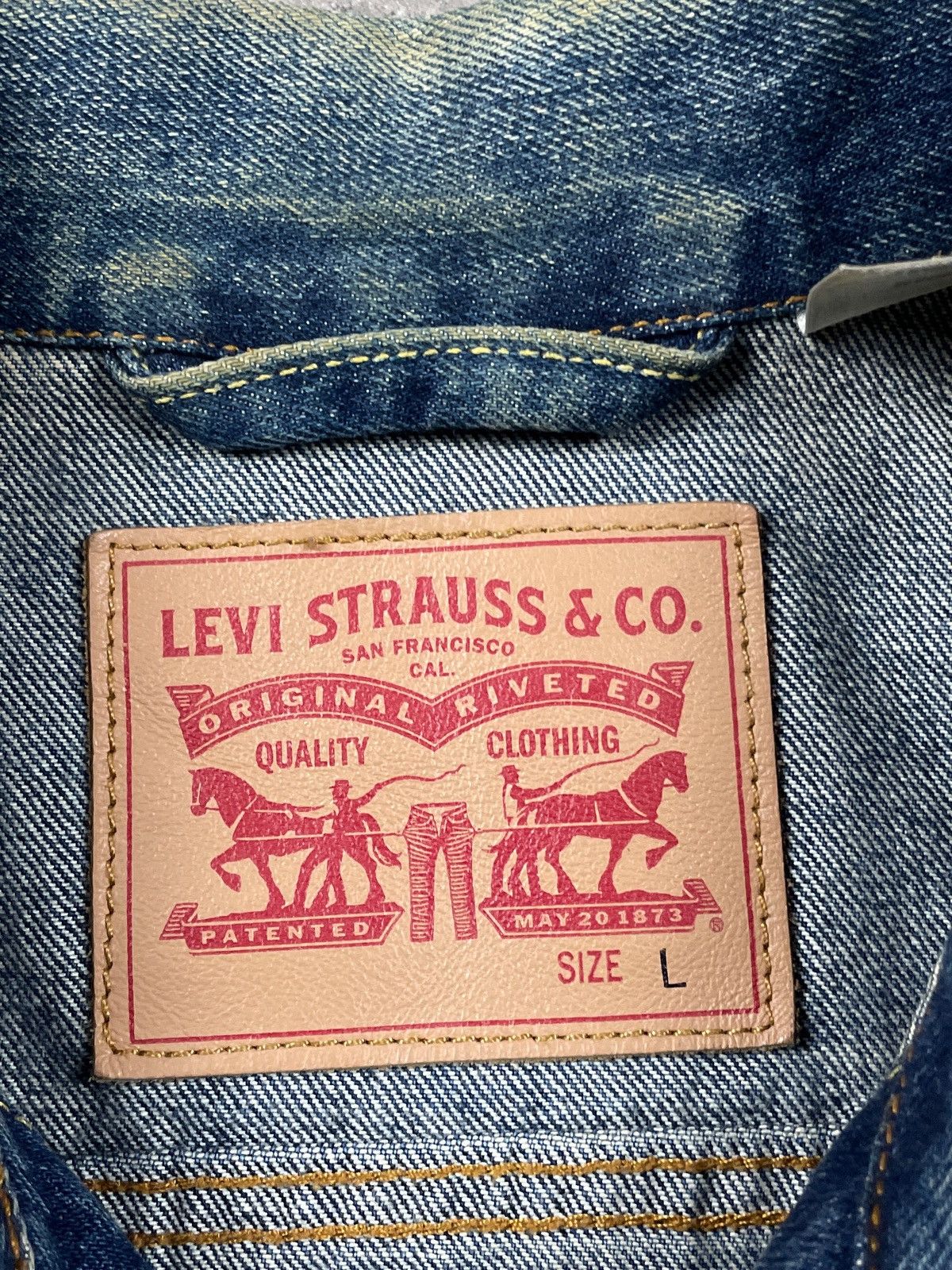 Levi's STEAL! 2000s Levi’s Big D Washed Denim Jacket Size US L / EU 52-54 / 3 - 7 Thumbnail
