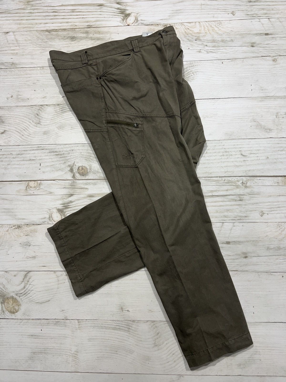 Image of Vintage Arcteryx Cargo Pants Outdoor Gorpcore Multipocket in Grey, Men's (Size 34)