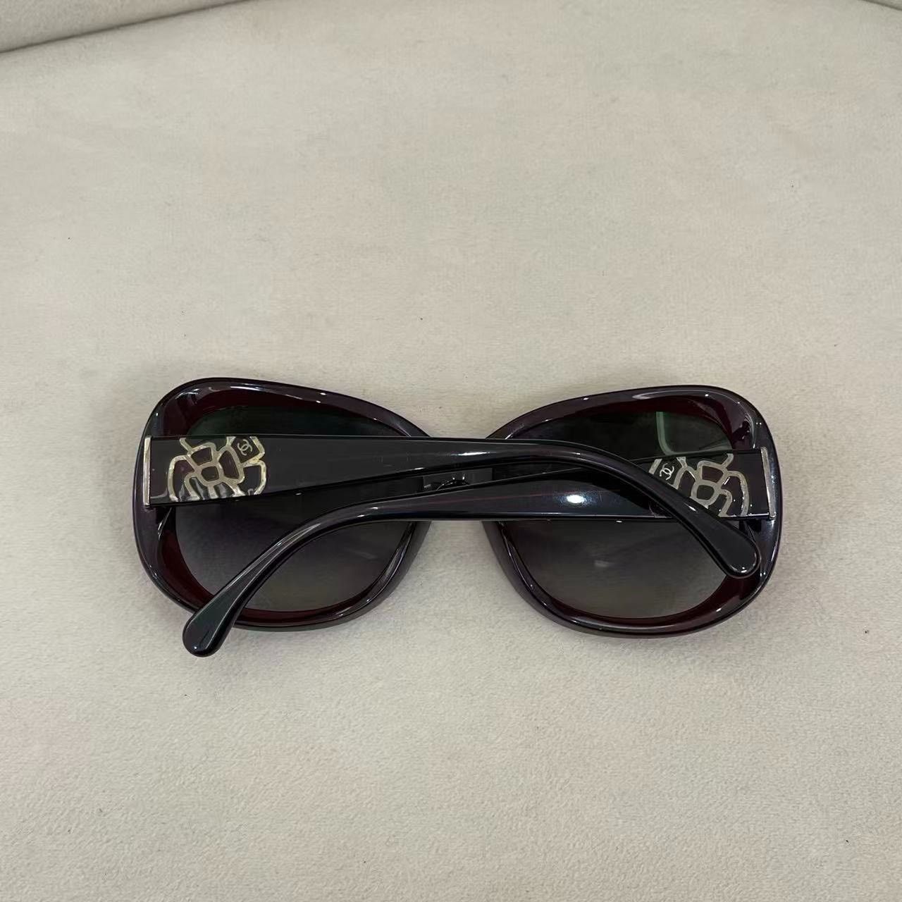 Chanel Chanel Classic Sunglasses Size ONE SIZE - 1 Thumbnail