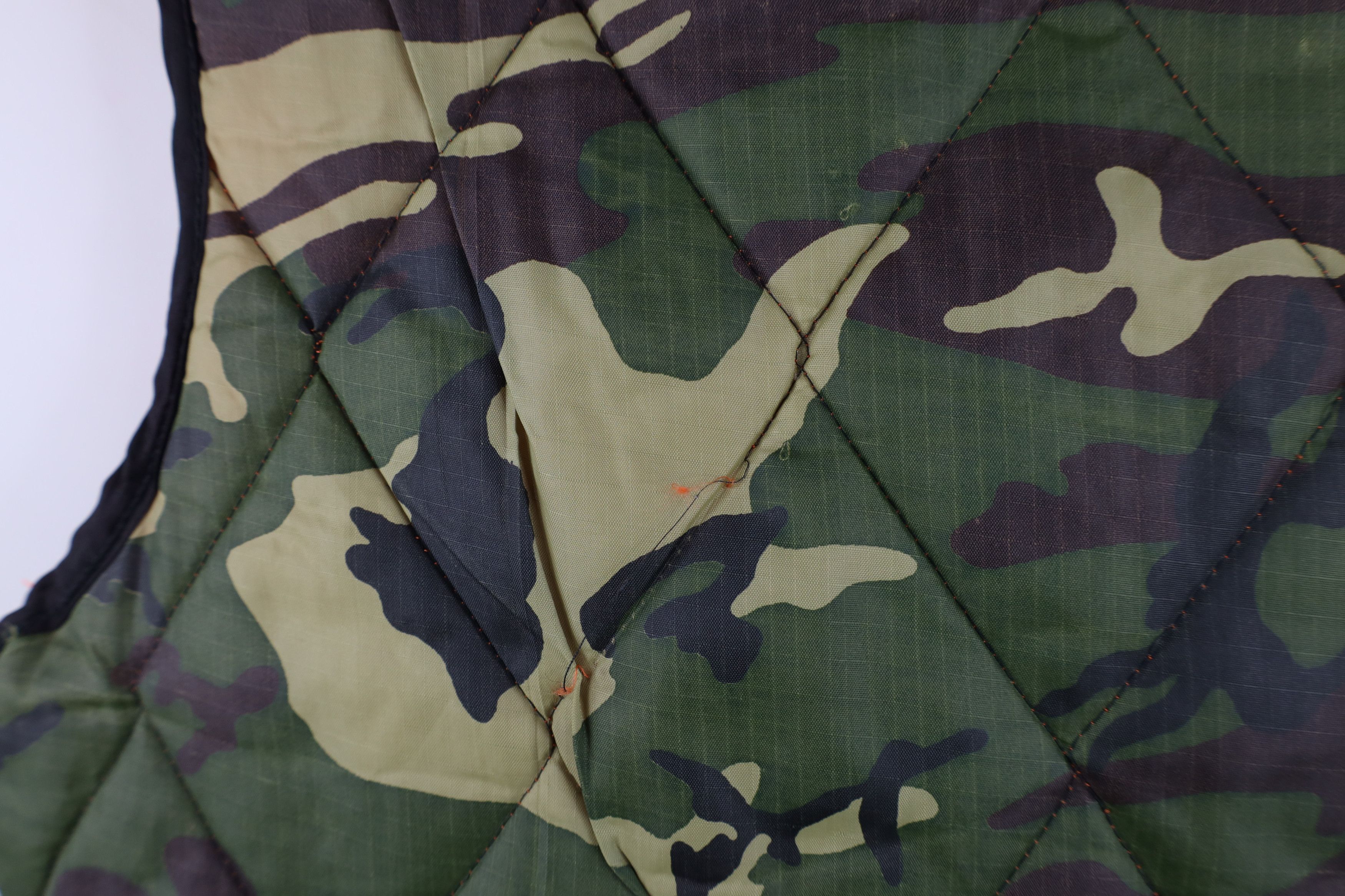 Vintage Vintage 70s Streetwear Reversible Camouflage Puffer Vest Size US L / EU 52-54 / 3 - 6 Thumbnail