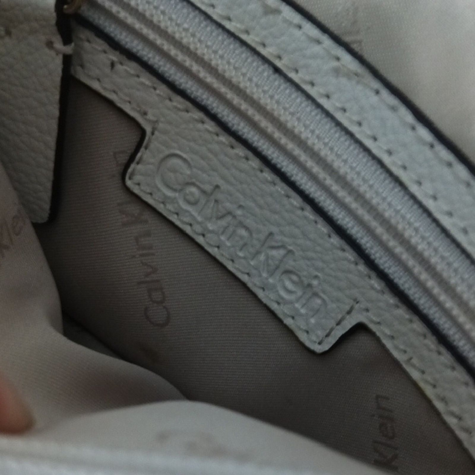 Calvin Klein Y2K Vintage Calvin Klein Cream Leather Crossbody Size ONE SIZE - 6 Thumbnail